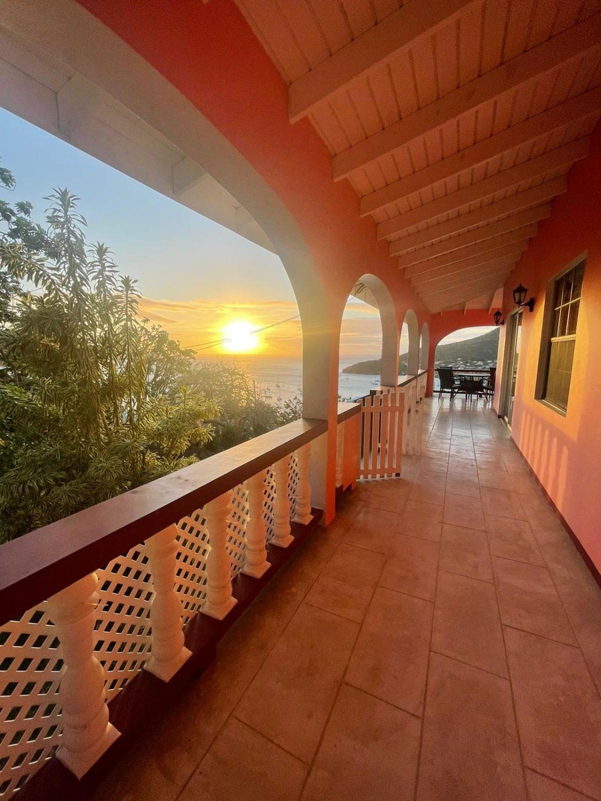Immaculate 3 Bed Overlooking Admiralty Bay