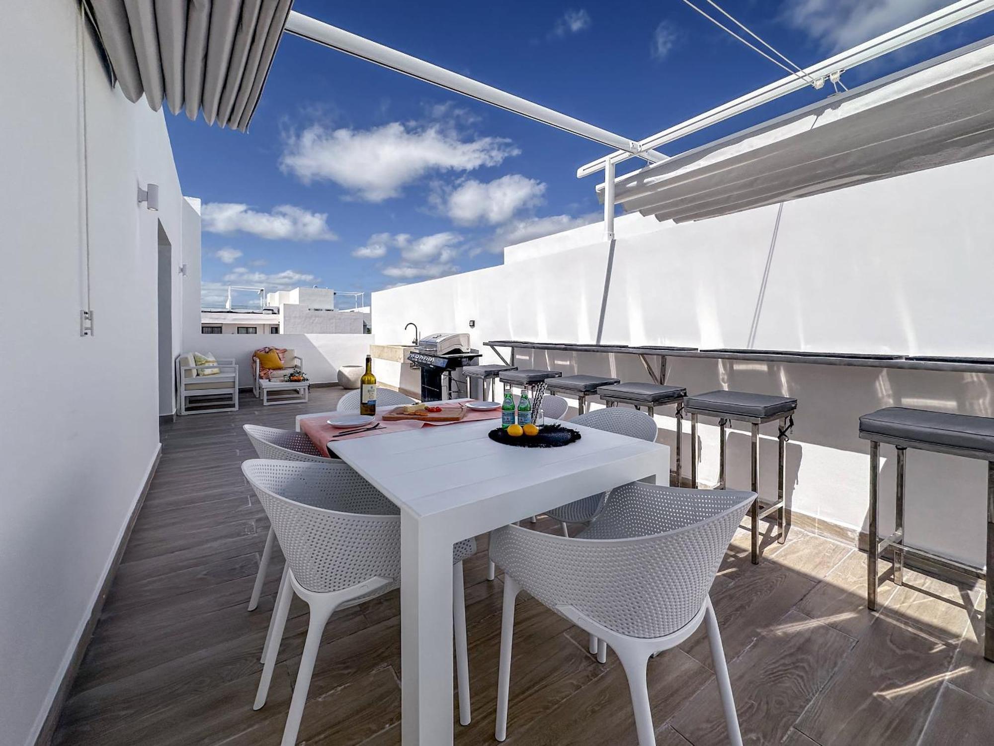 Fantastic New Penthouse W Rooftop Picuzzi Apartment *