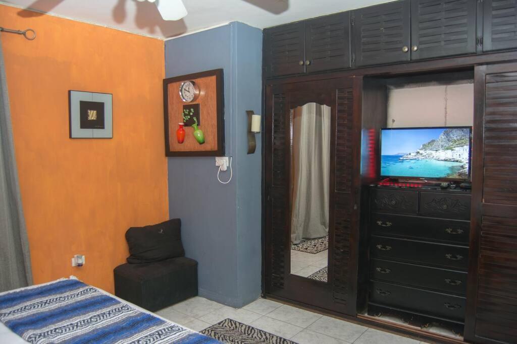 The Biltons - 6 Min From Airport- A/c In Montego Bay