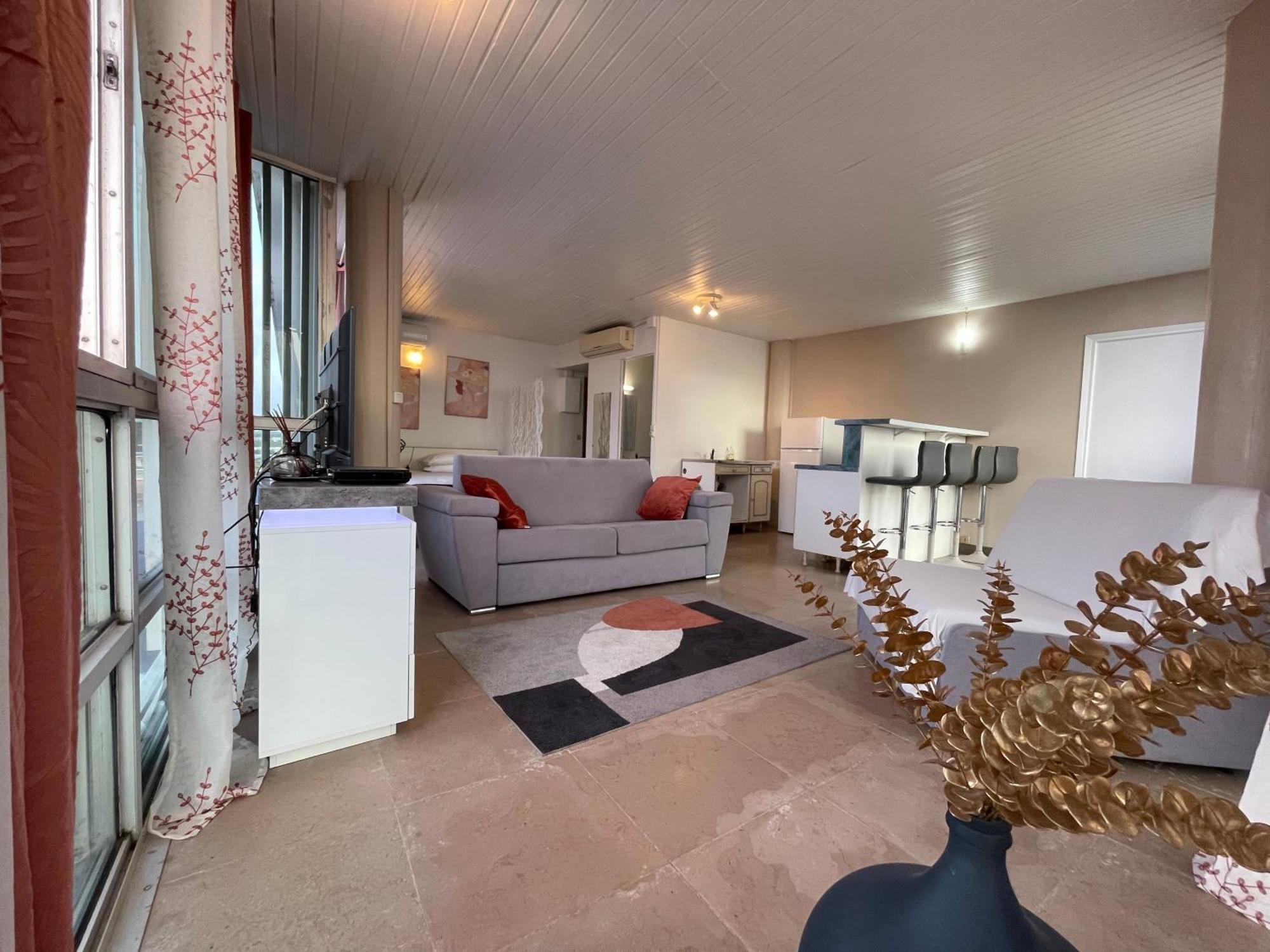 Apartment Penthouse Seaside 10 Min Port, Croisiere Et Aeroport