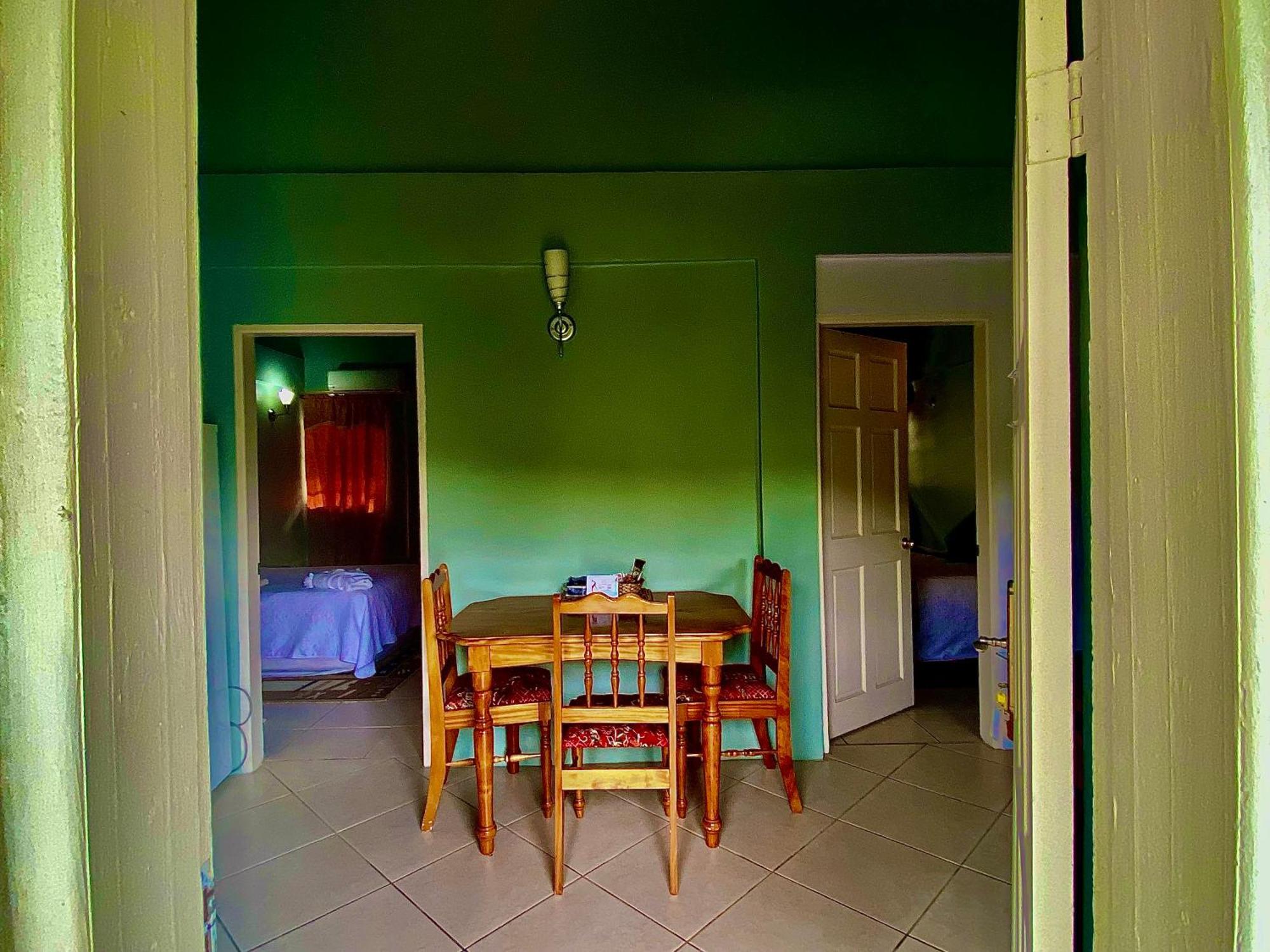 Rejens Hotel