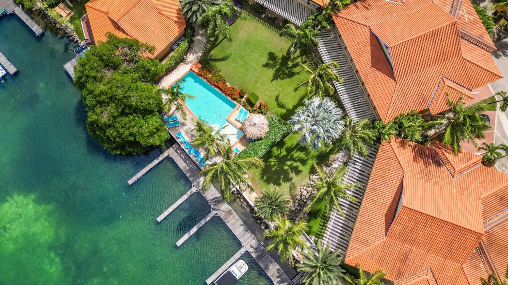 Jasmins Penthouse - Waterfront Penthouse With Pool & Dock Near *