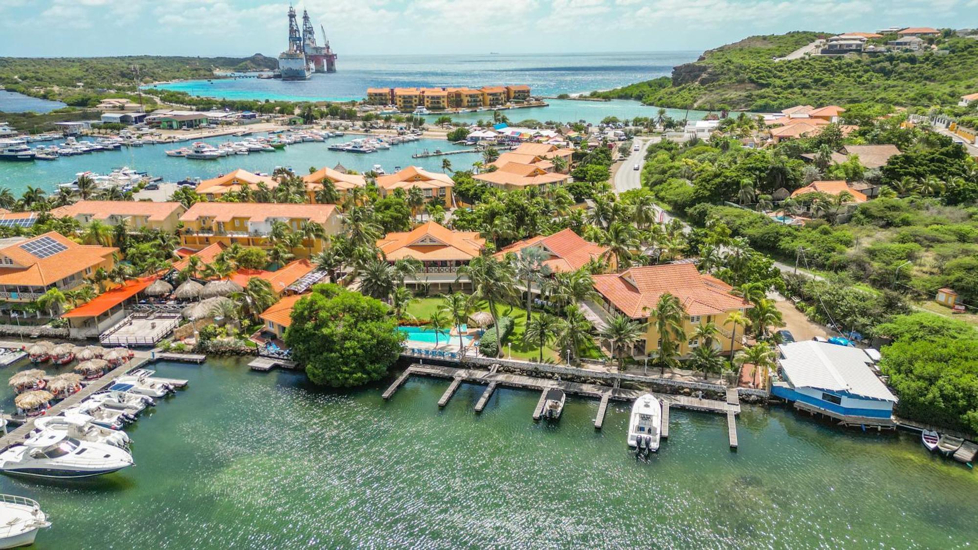 Jasmins Penthouse - Waterfront Penthouse With Pool & Dock Near Apartment *
