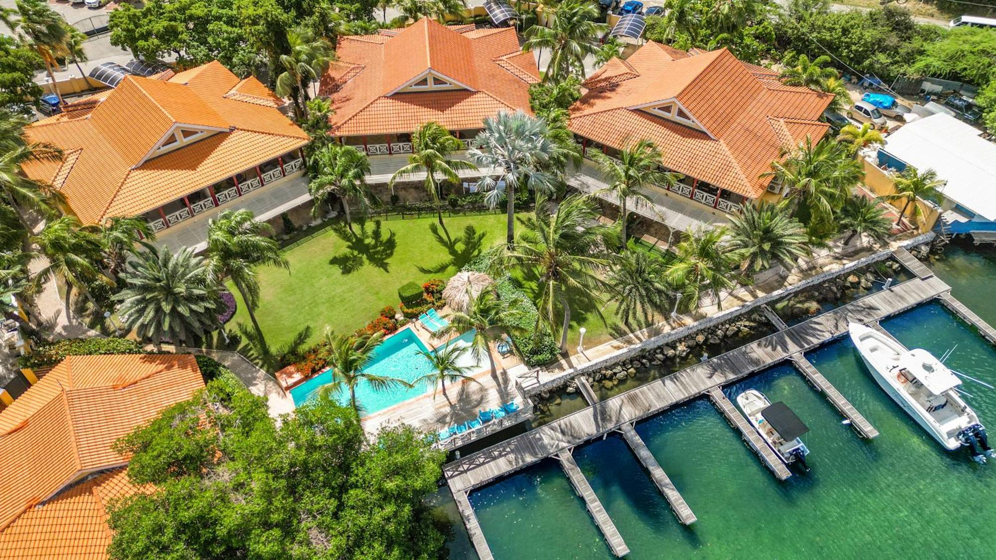 Jasmins Penthouse - Waterfront Penthouse With Pool & Dock Near