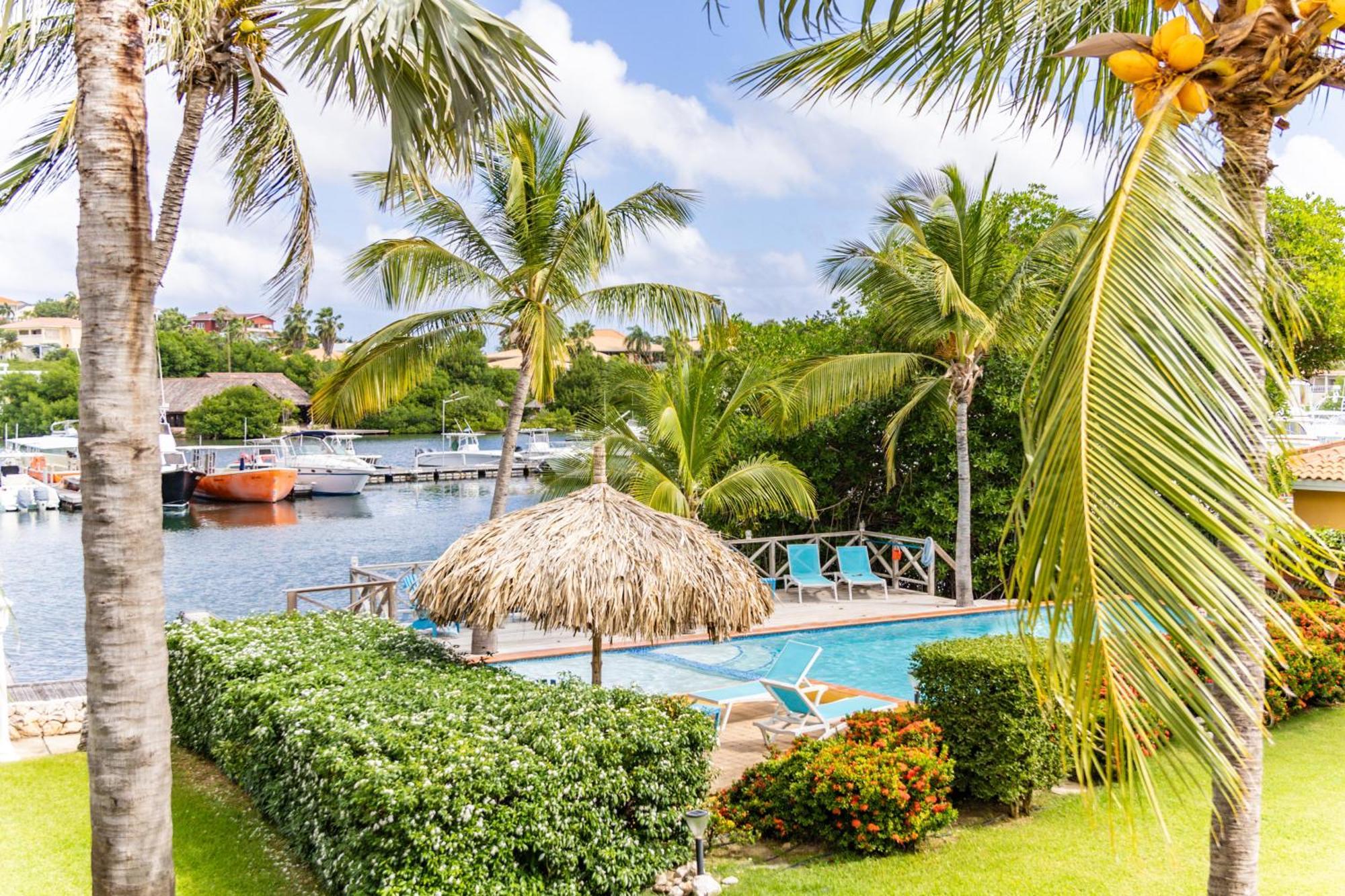 Jasmins Penthouse - Waterfront Penthouse With Pool & Dock Near Apartment