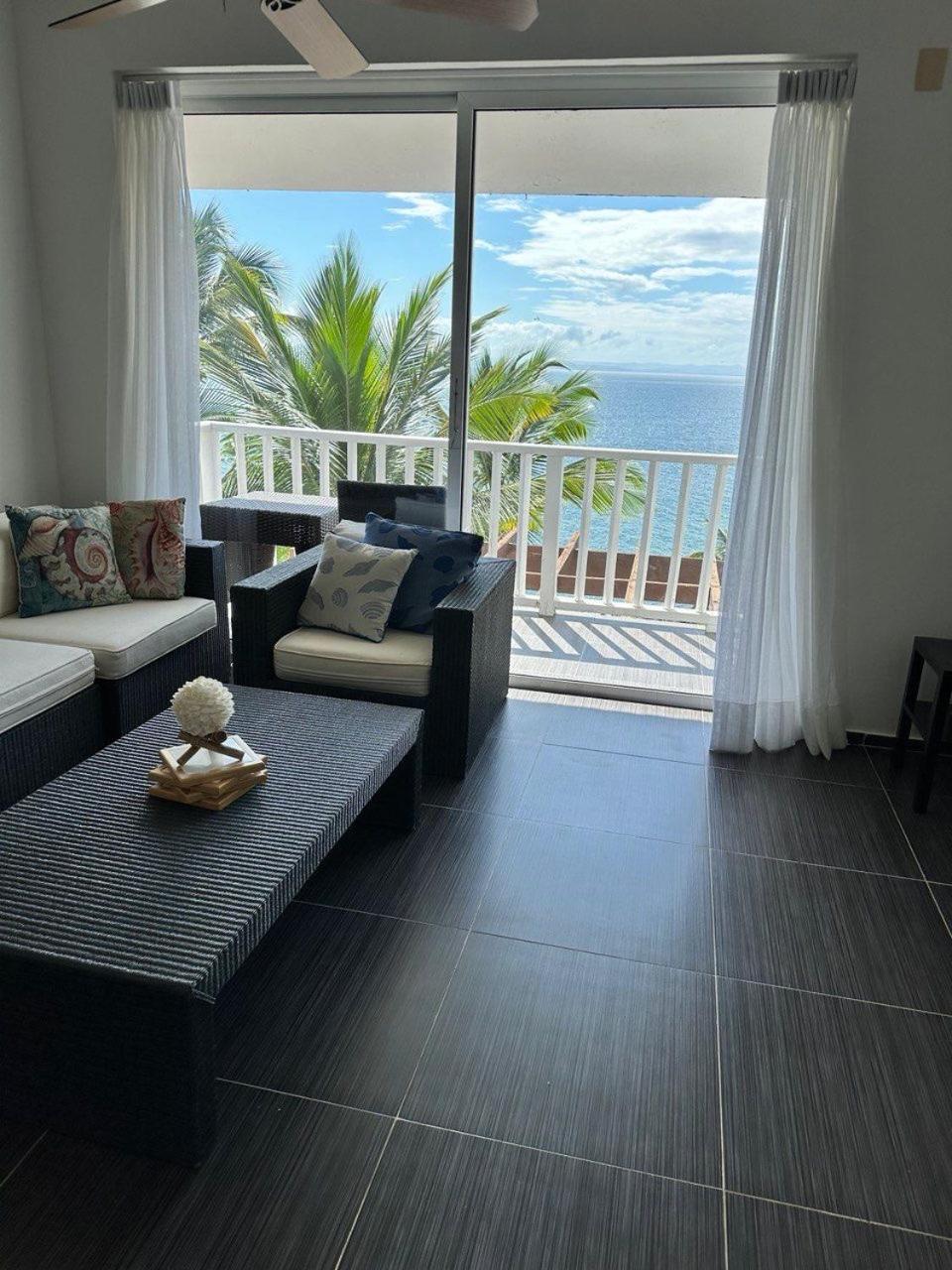 Vista Mare Ocean View Floor Condo, Aparthotel