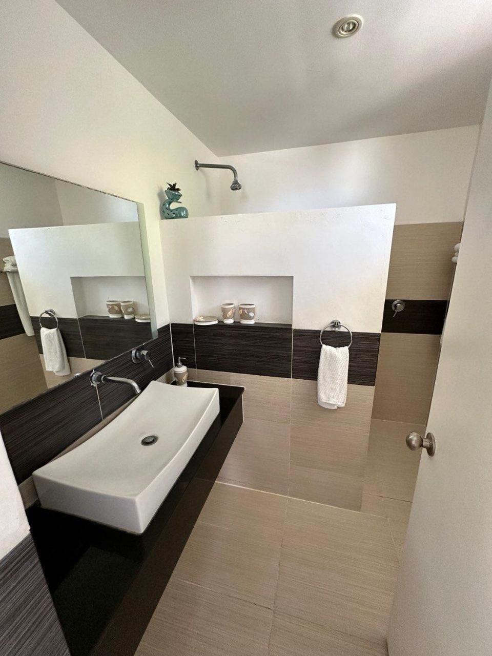 Vista Mare Ocean View Floor Condo, Aparthotel *