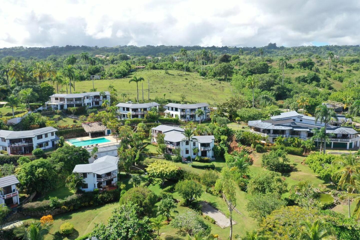 Catalina, Oceanview Multi 2 Bd 2 Bath Units With Balcony And Pool Cabrera