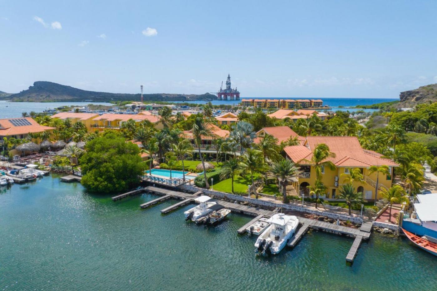 Jasmins Penthouse - Waterfront Penthouse With Pool & Dock Near Apartment
