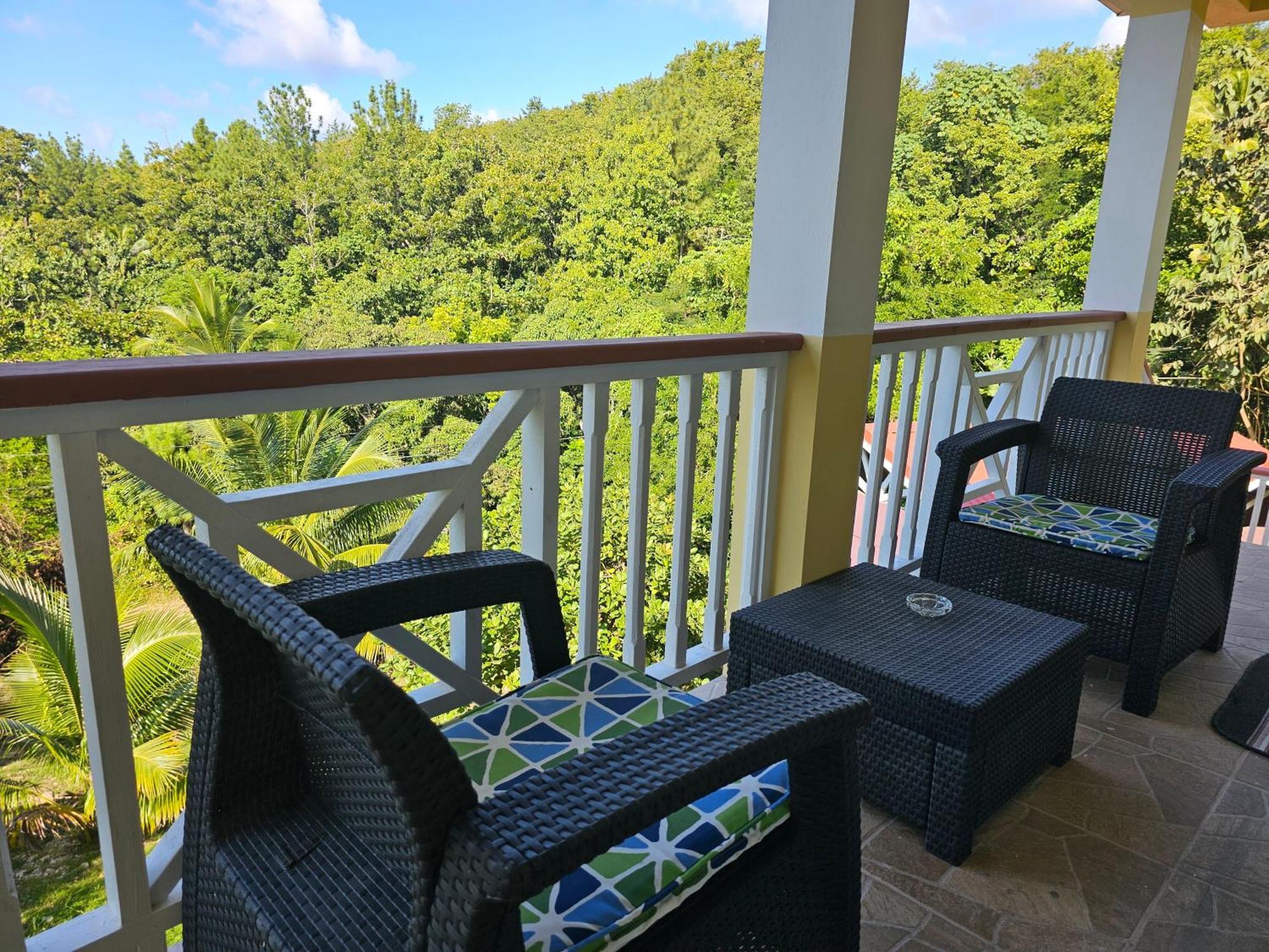 Royal Escape - 2 * Anse La Raye