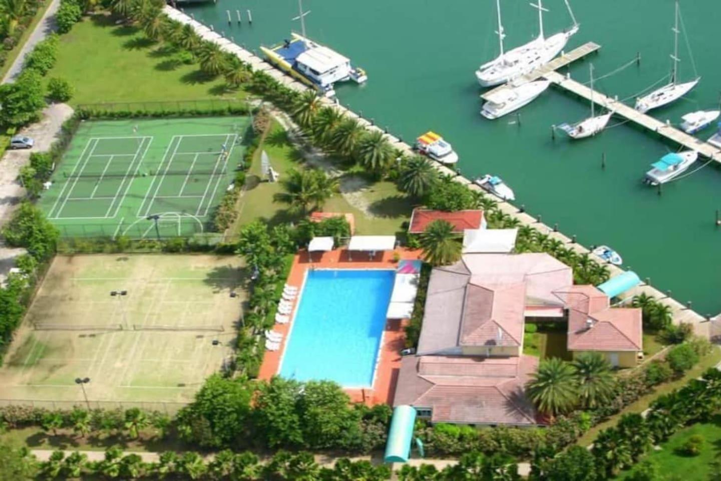 Villa Waterfront South Finger 227