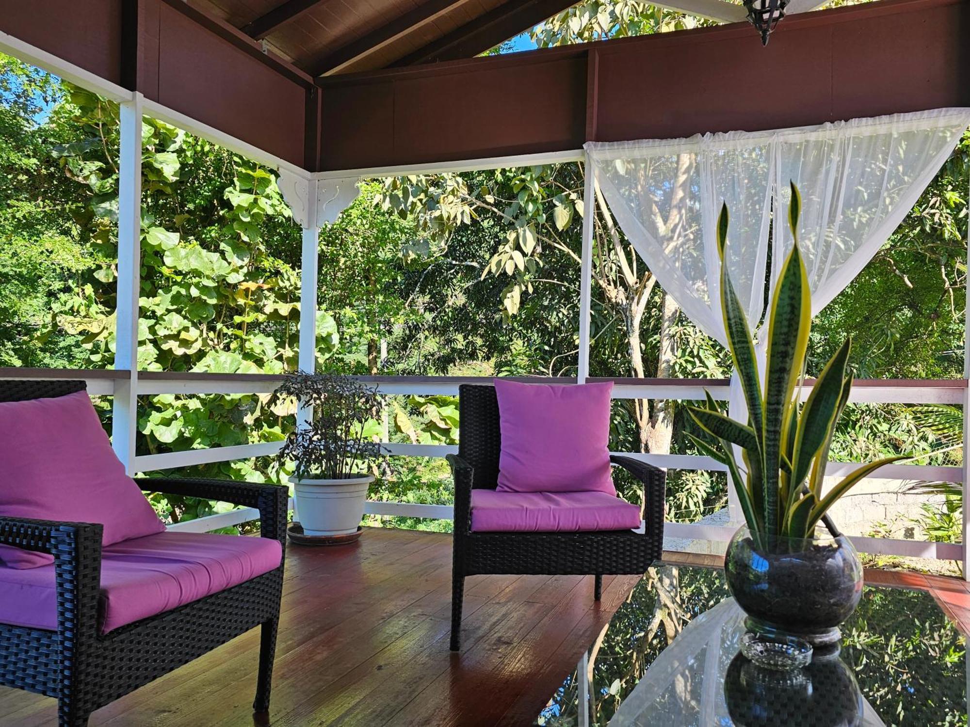 Royal Escape - 2 * Anse La Raye