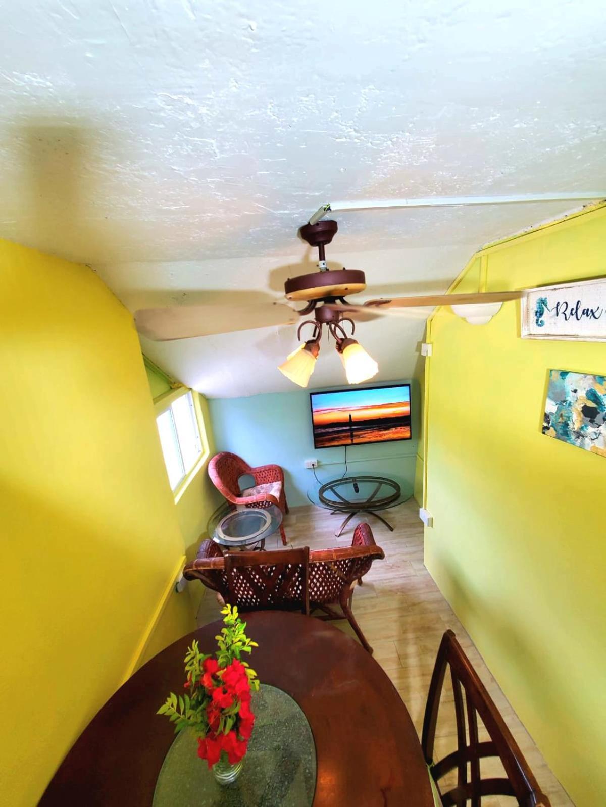 Beachfront Cozy Apartment Gros Islet