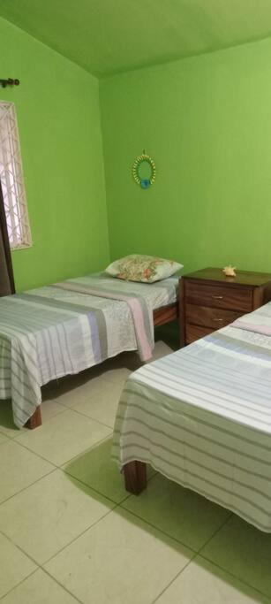 Cheerful 2-Bedroom Home In Falmouth Garden *
