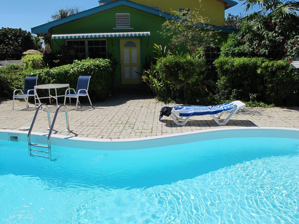 Eldemire's Tropical Island 3* George Town