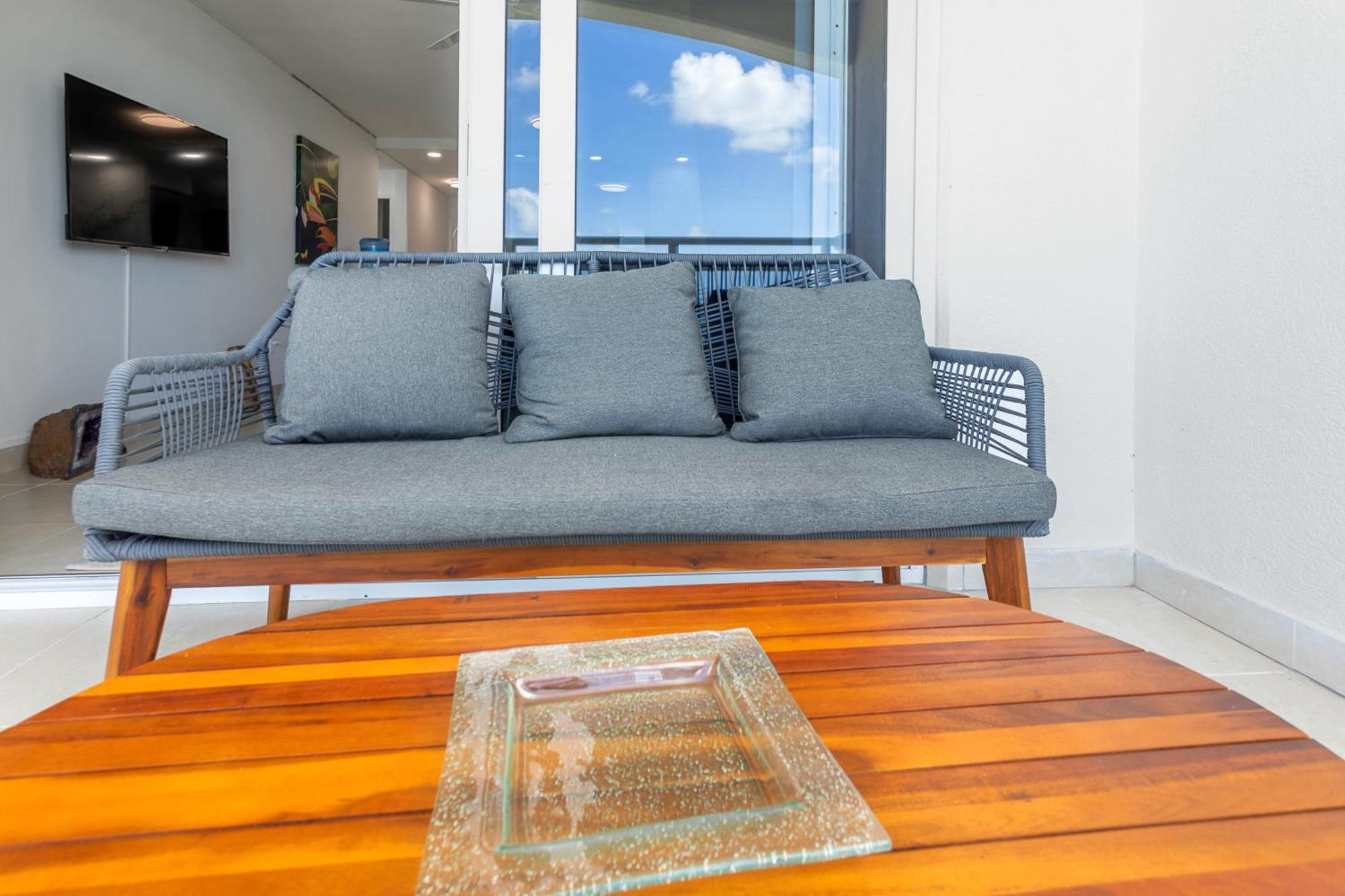 House - Elegant 1 Bedroom - Ocean View *