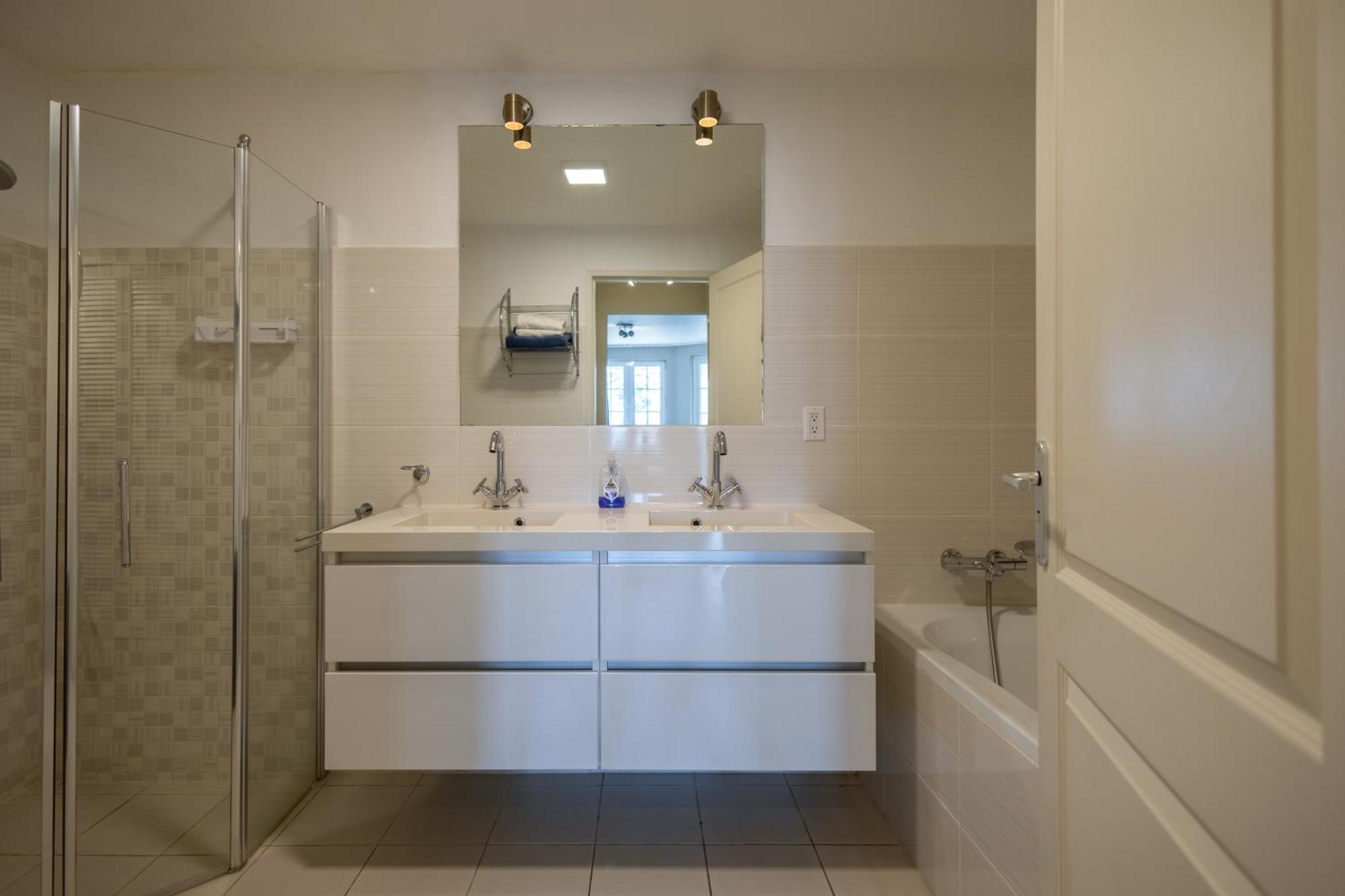 Flamboyan Op Ocean Resort, Mambo Curacao Apartment *