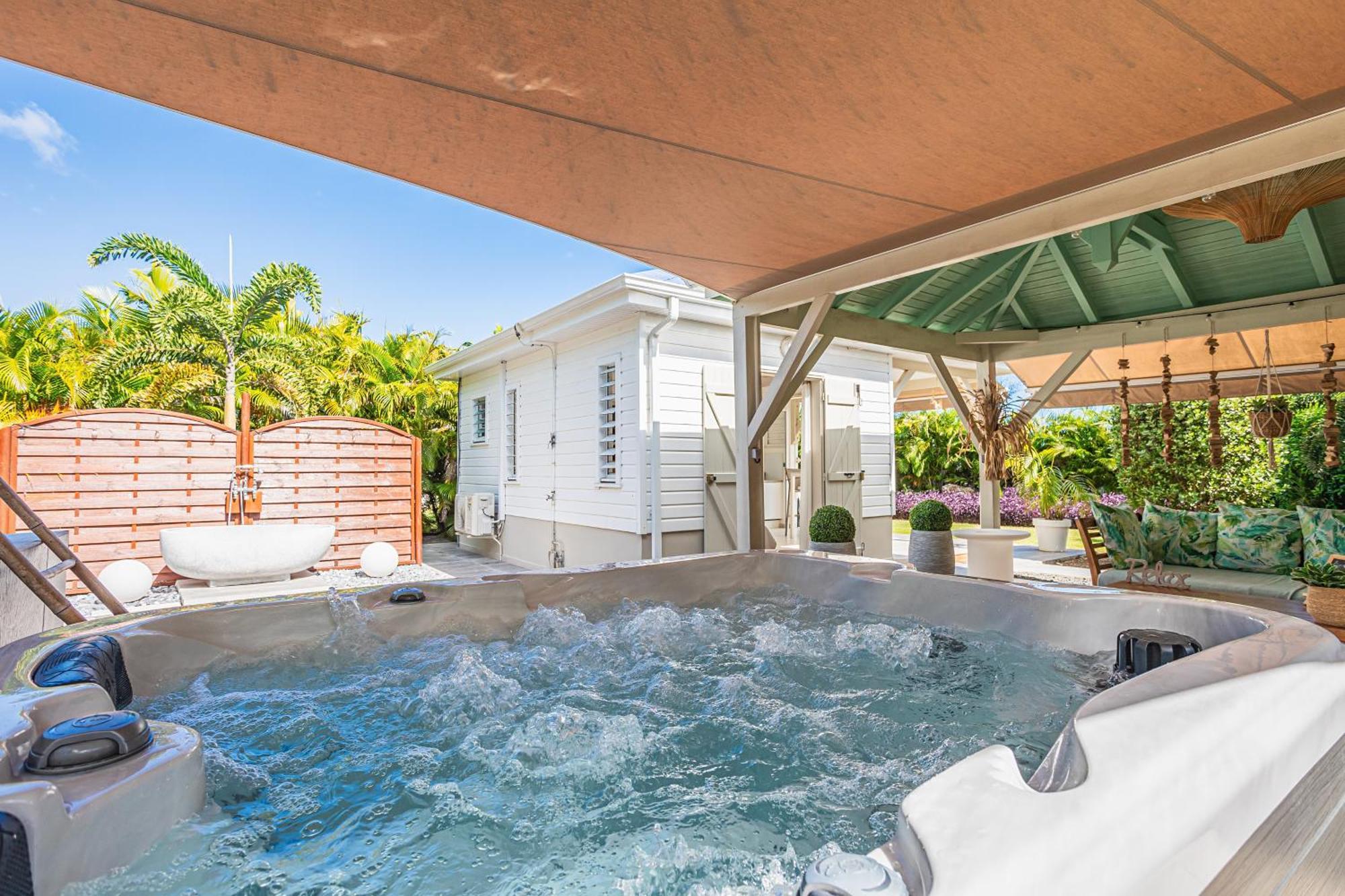 Holiday home Magnifique Et Jacuzzi Au Coeur Des Plages Le Moule