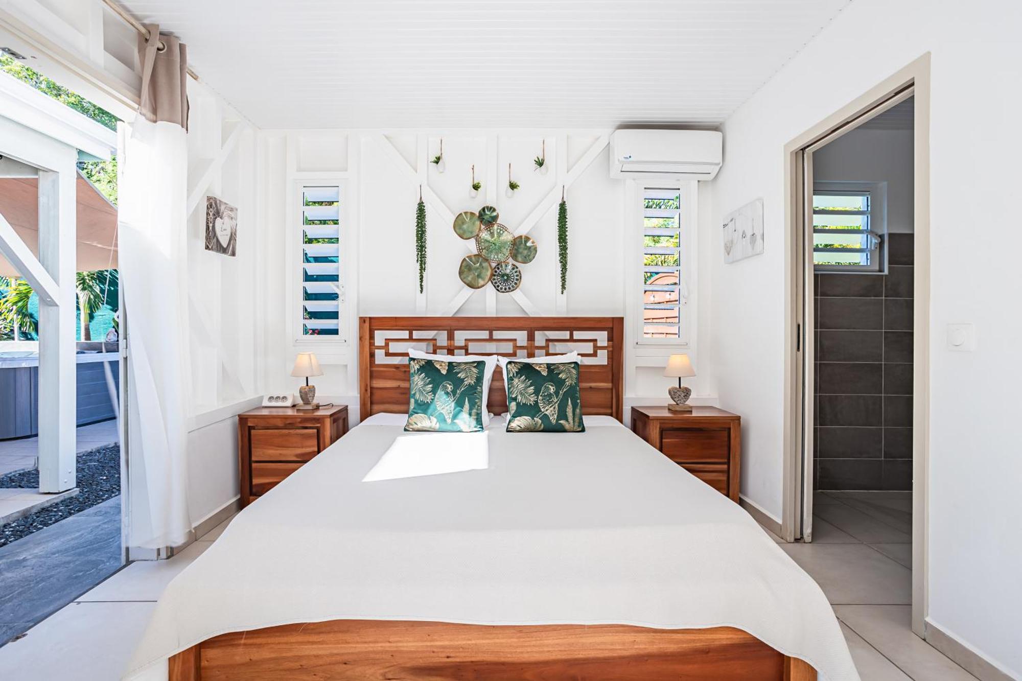 Magnifique Et Jacuzzi Au Coeur Des Plages Holiday home Le Moule