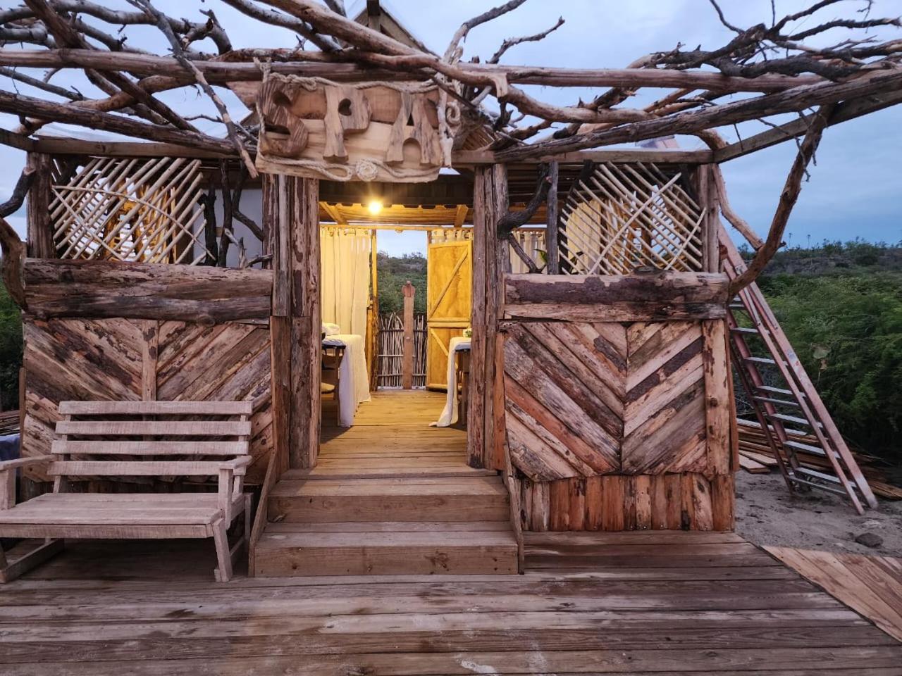 Glamping Cueva De Aguilas Pedernales