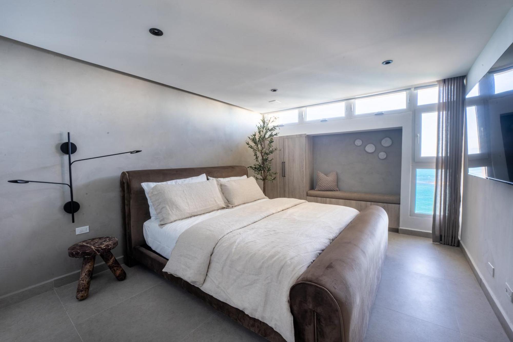 Ocean View Deluxe Suite: Pvt. & Pool Aparthotel *