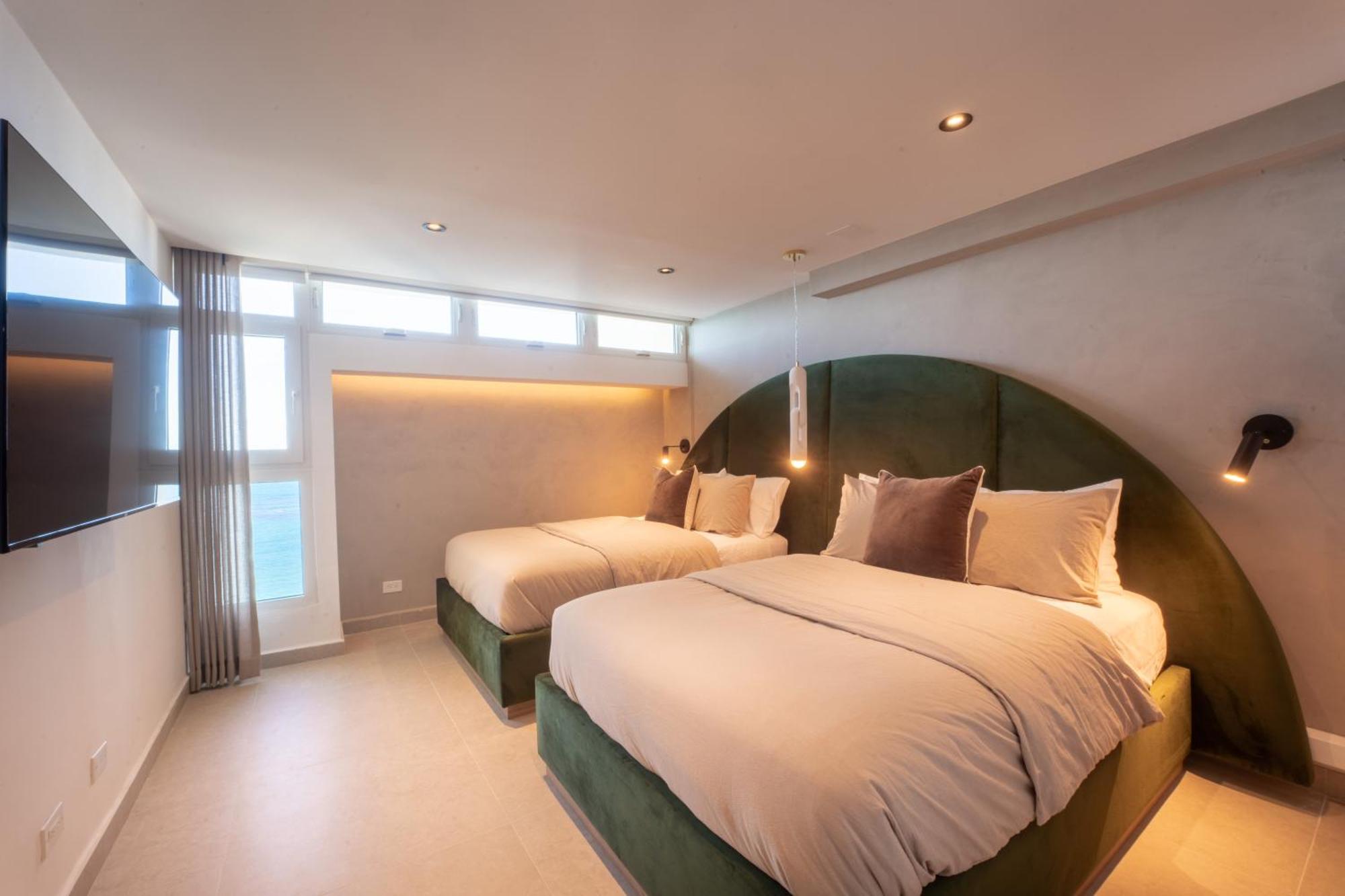 Ocean View Deluxe Suite: Pvt. & Pool Aparthotel *