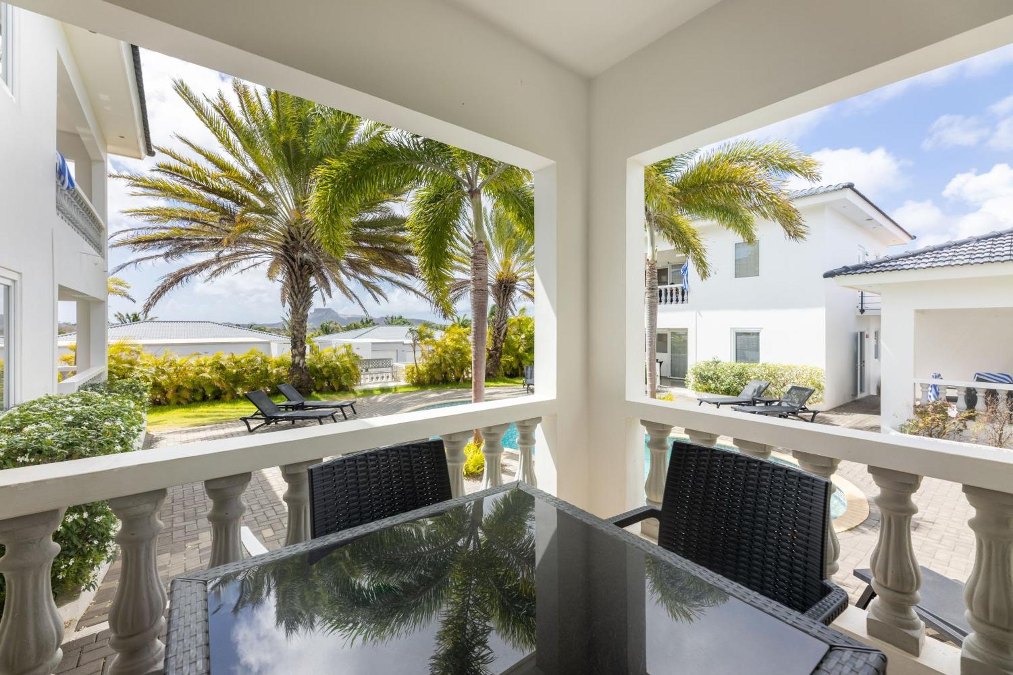 Palm Crest Apartment *