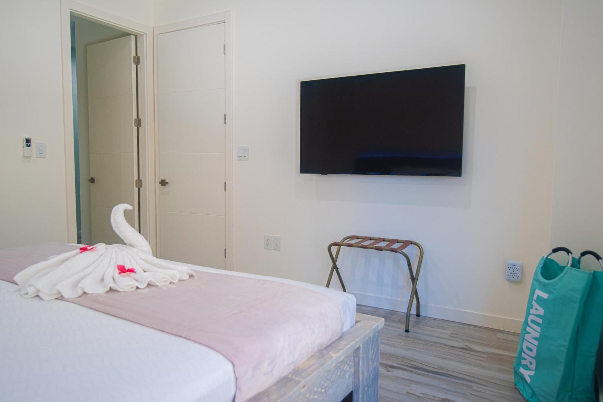 The Cove - Condo Hotel - Palm Beach Strip
