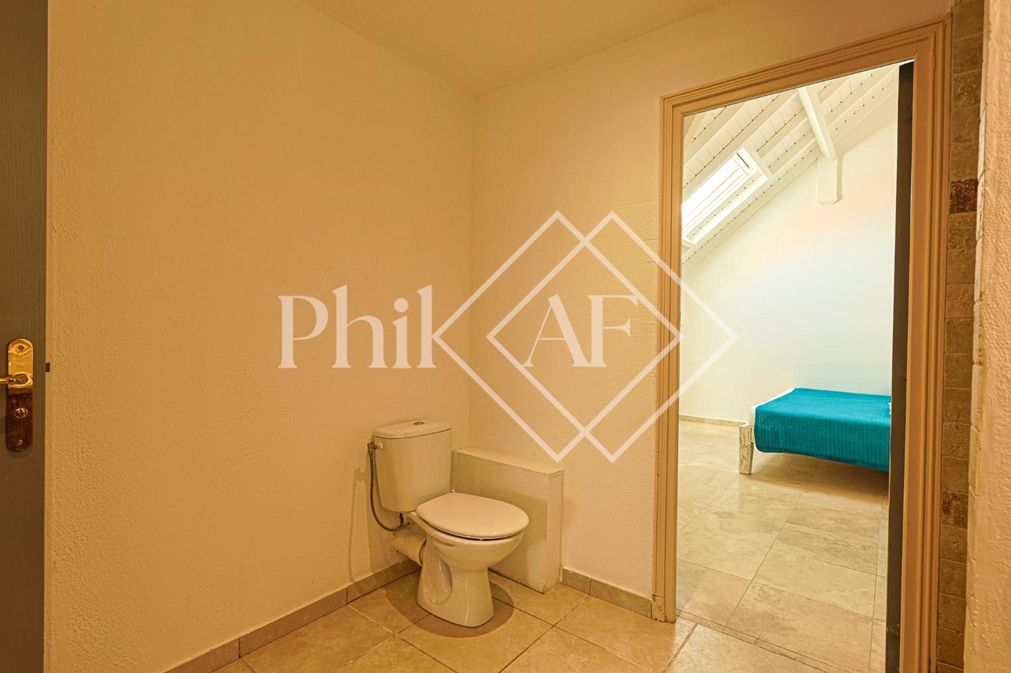 5 Bed-rooms Beach-front Duplex Of 189 M2 At Orient Apartment Colombier