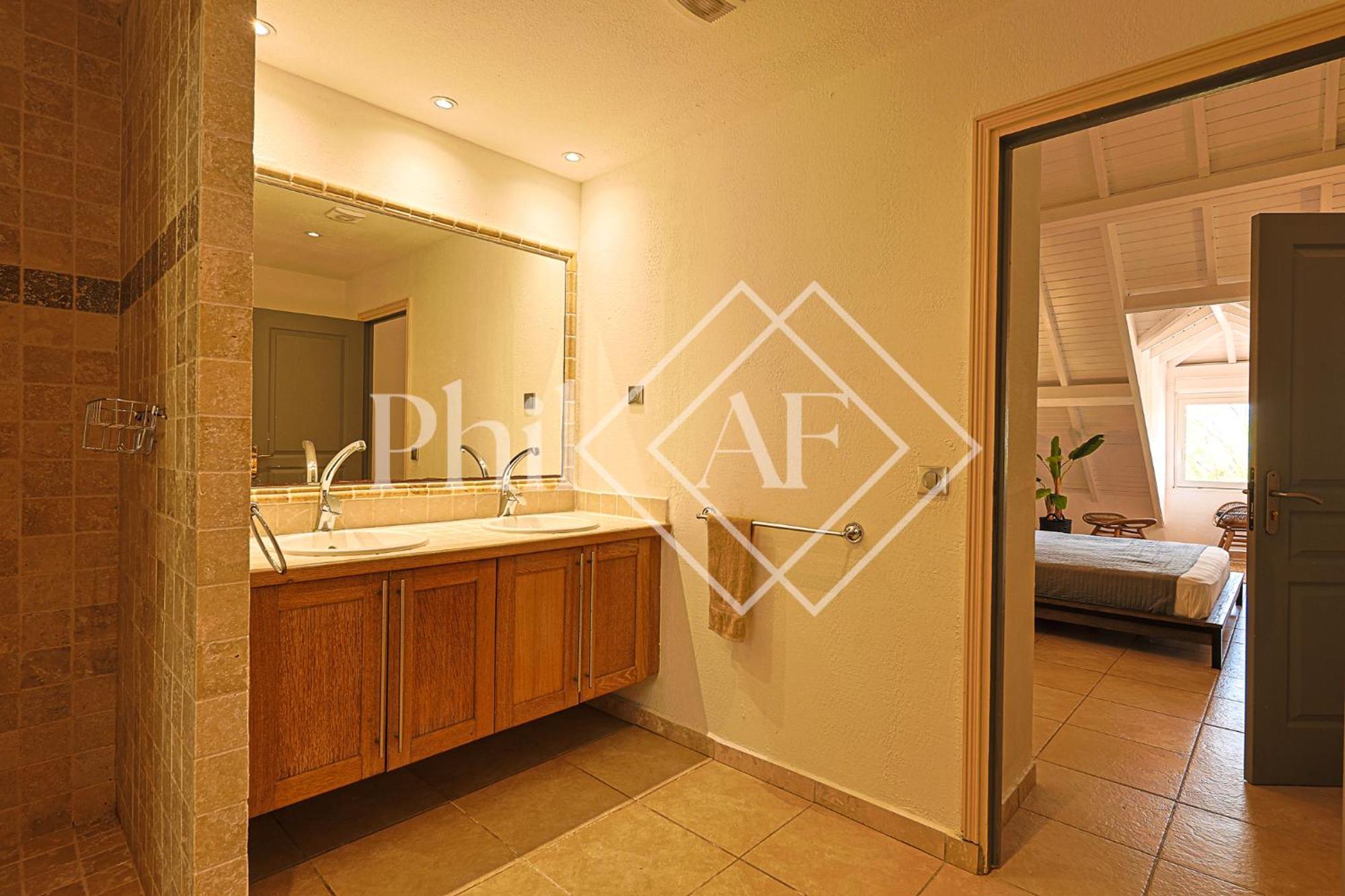 5 Bed-rooms Beach-front Duplex Of 189 M2 At Orient * Colombier