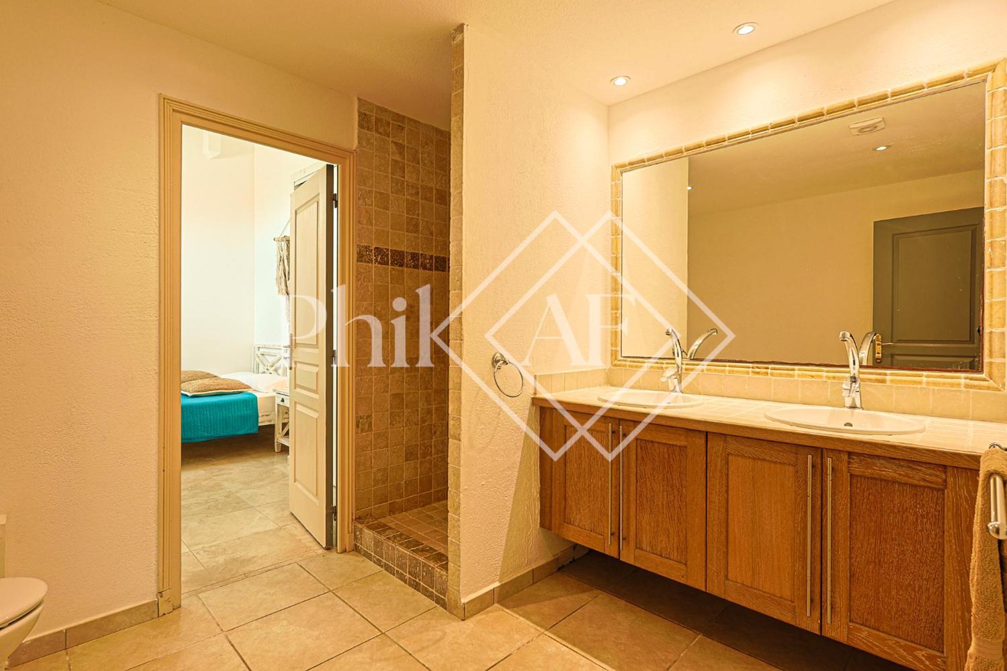 5 Bed-rooms Beach-front Duplex Of 189 M2 At Orient *