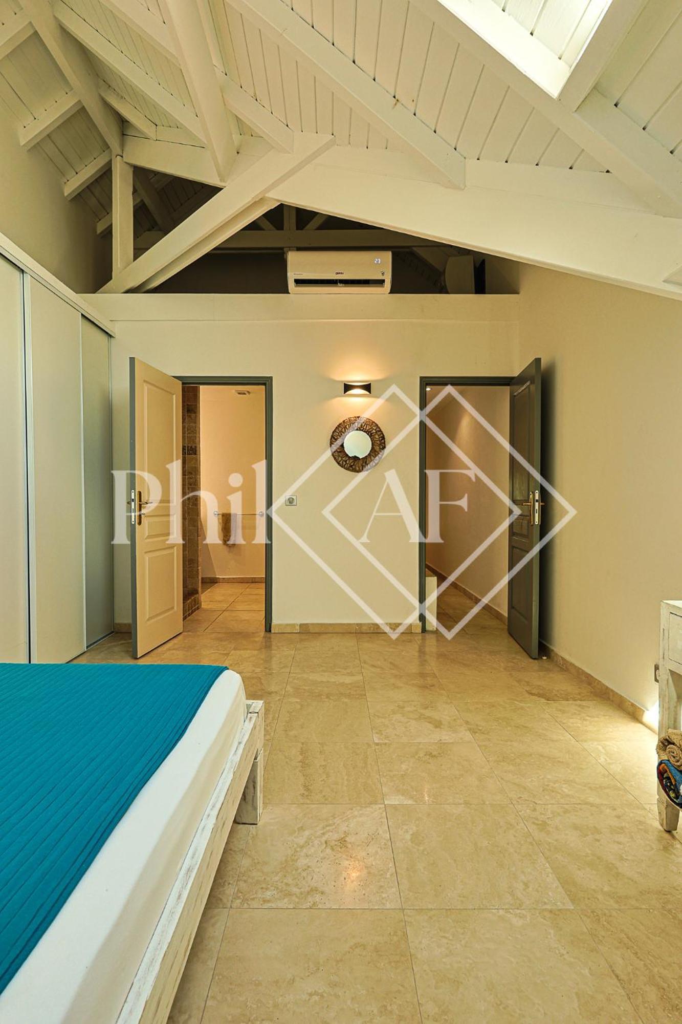 5 Bed-rooms Beach-front Duplex Of 189 M2 At Orient *