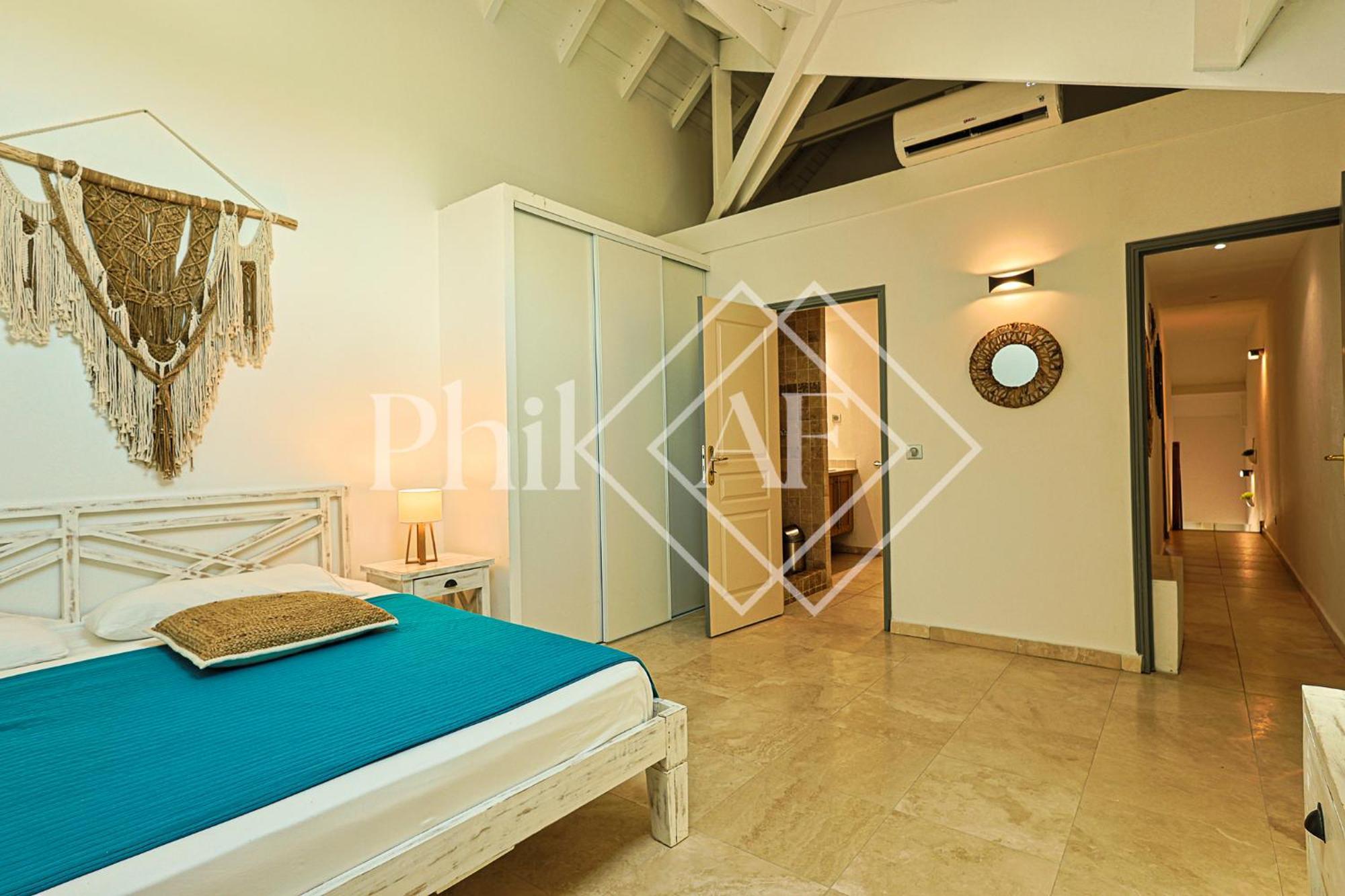 5 Bed-rooms Beach-front Duplex Of 189 M2 At Orient Apartment