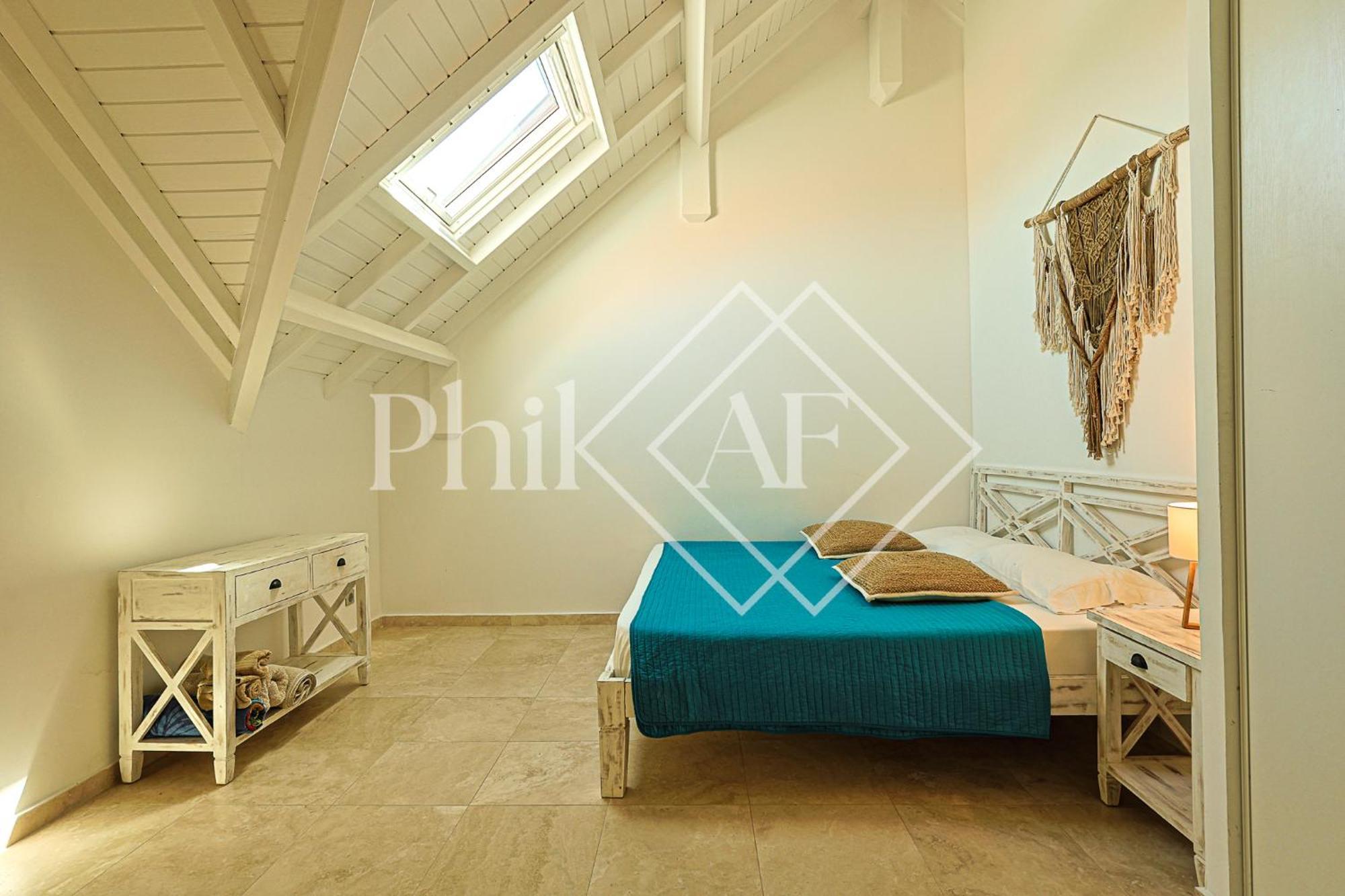 Apartment 5 Bed-rooms Beach-front Duplex Of 189 M2 At Orient Colombier