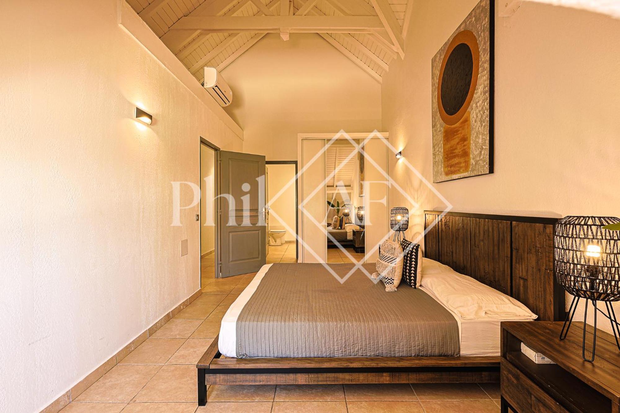 5 Bed-rooms Beach-front Duplex Of 189 M2 At Orient Apartment Colombier
