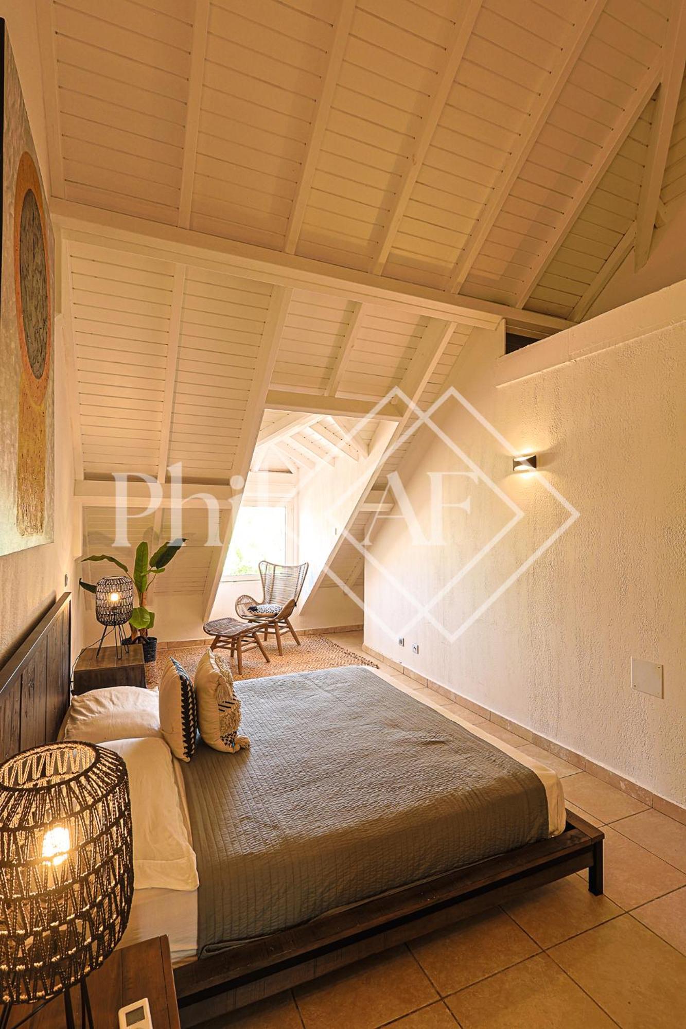5 Bed-rooms Beach-front Duplex Of 189 M2 At Orient *