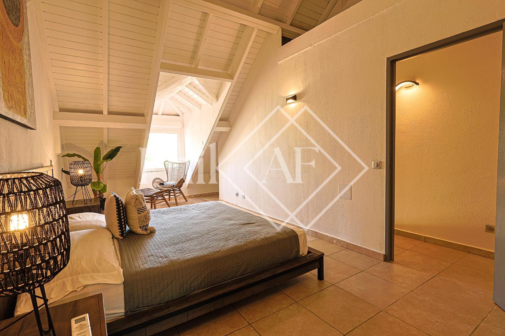 5 Bed-rooms Beach-front Duplex Of 189 M2 At Orient