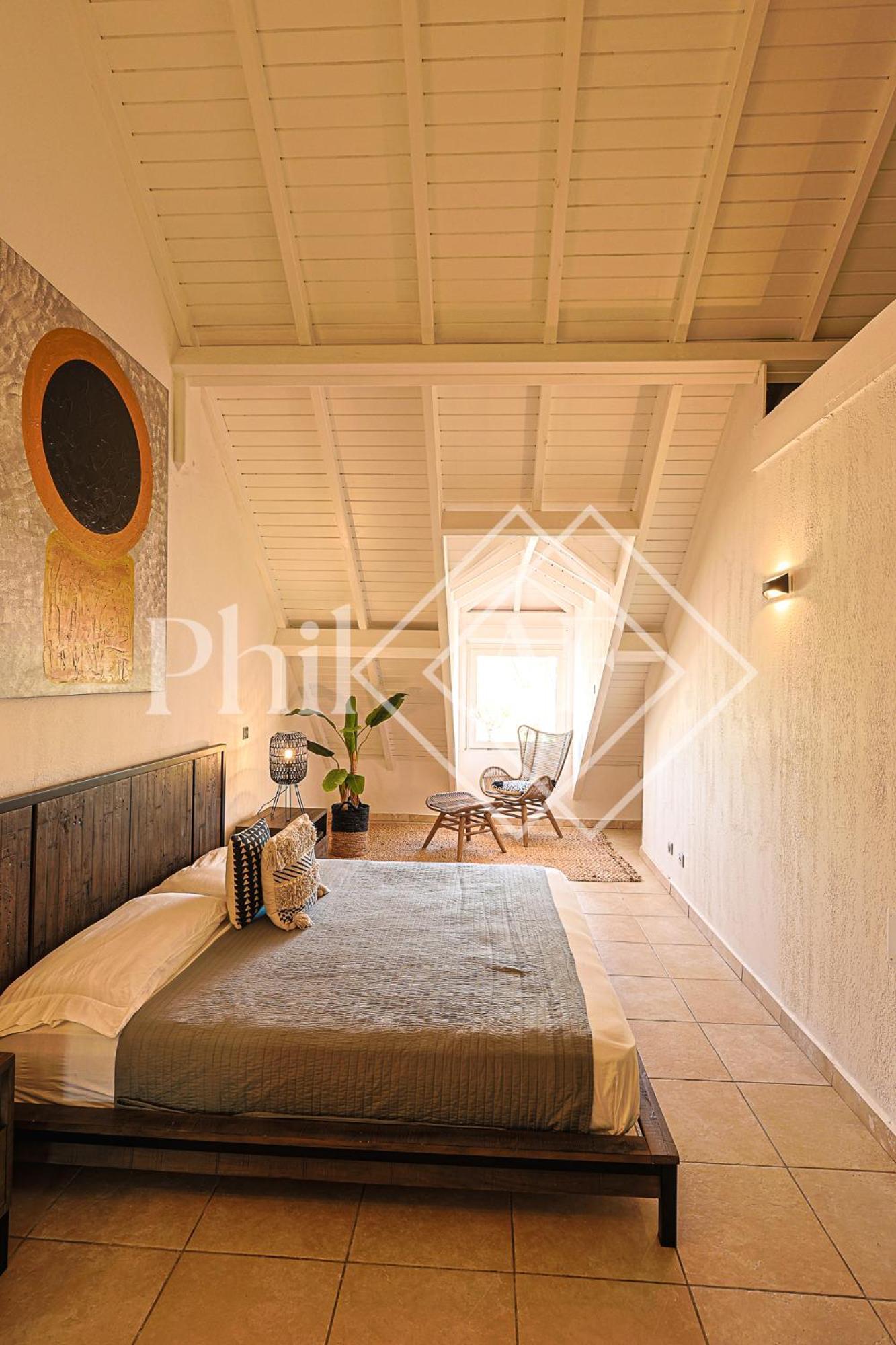 5 Bed-rooms Beach-front Duplex Of 189 M2 At Orient Apartment