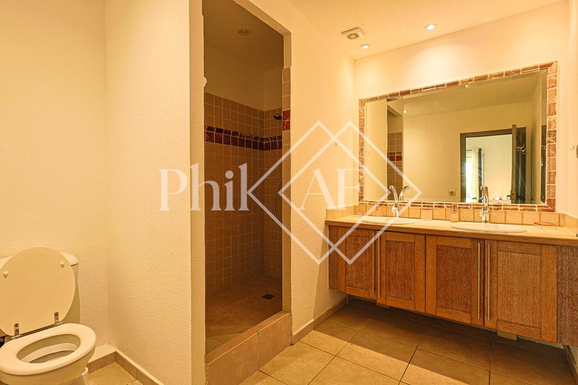 5 Bed-rooms Beach-front Duplex Of 189 M2 At Orient *