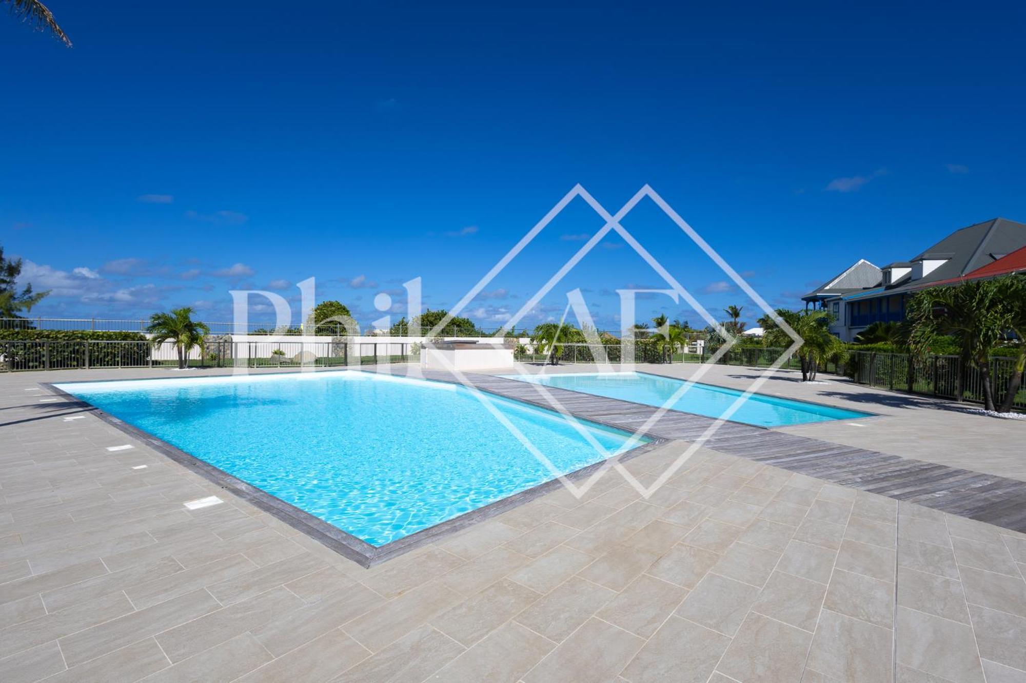5 Bed-rooms Beach-front Duplex Of 189 M2 At Orient Apartment Colombier