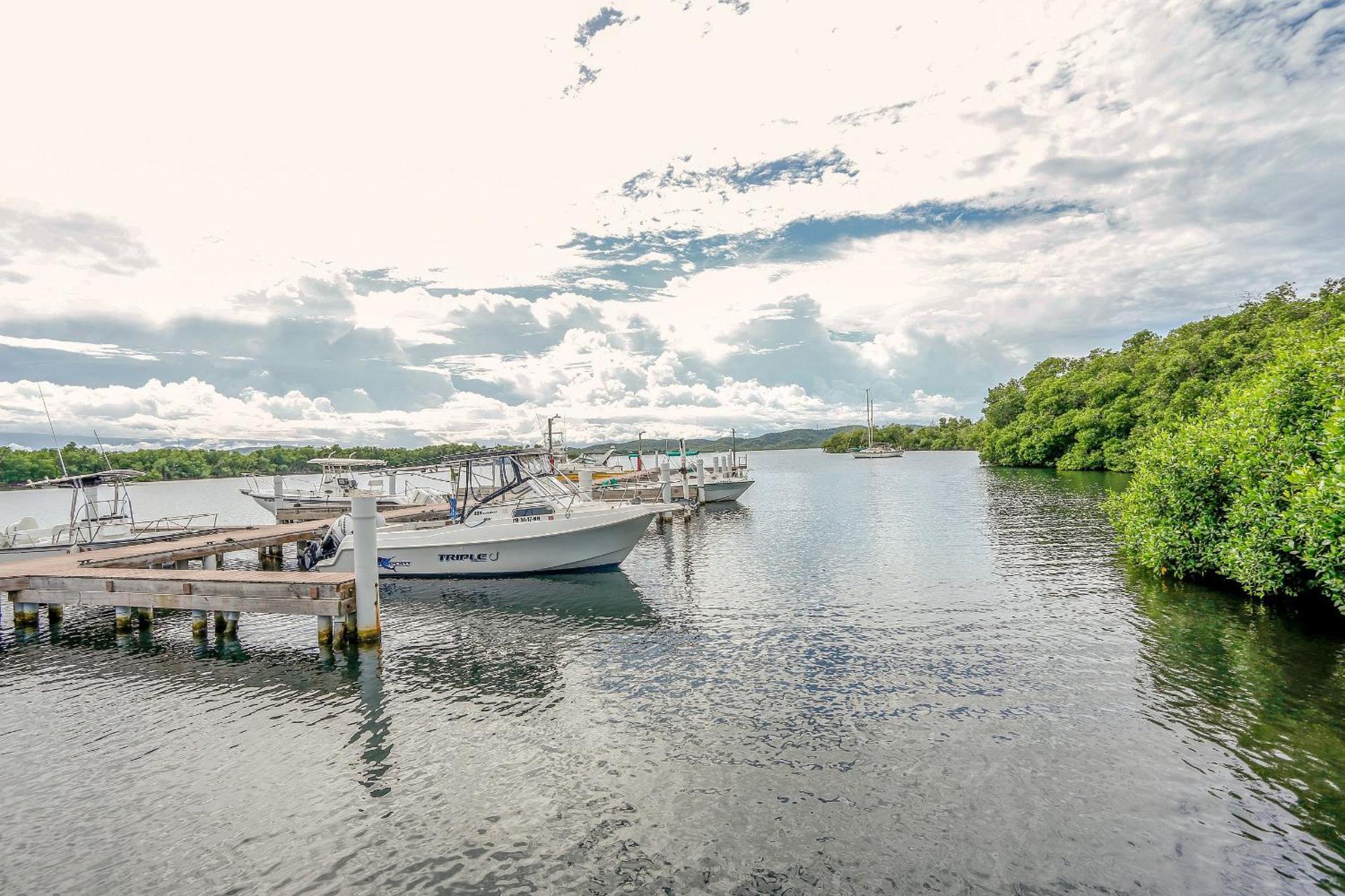 Raices Realty Villa: Puerto Rico; Centrica, Acogedora, Tropical, Playa, Piscina,a/c * Cabo Rojo