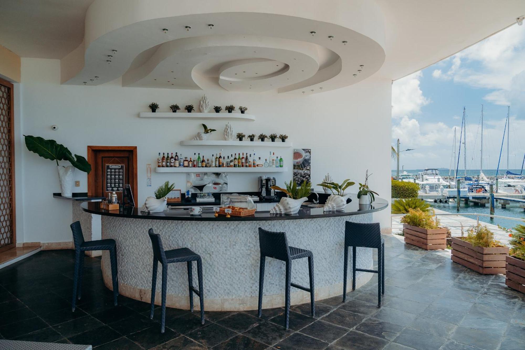 Hotel The Bannister & Yacht Club By Mint