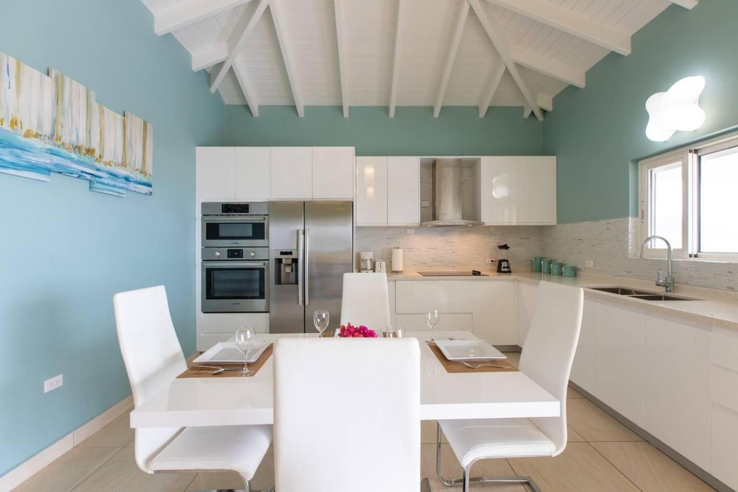 Airport View 3-bed Pousada