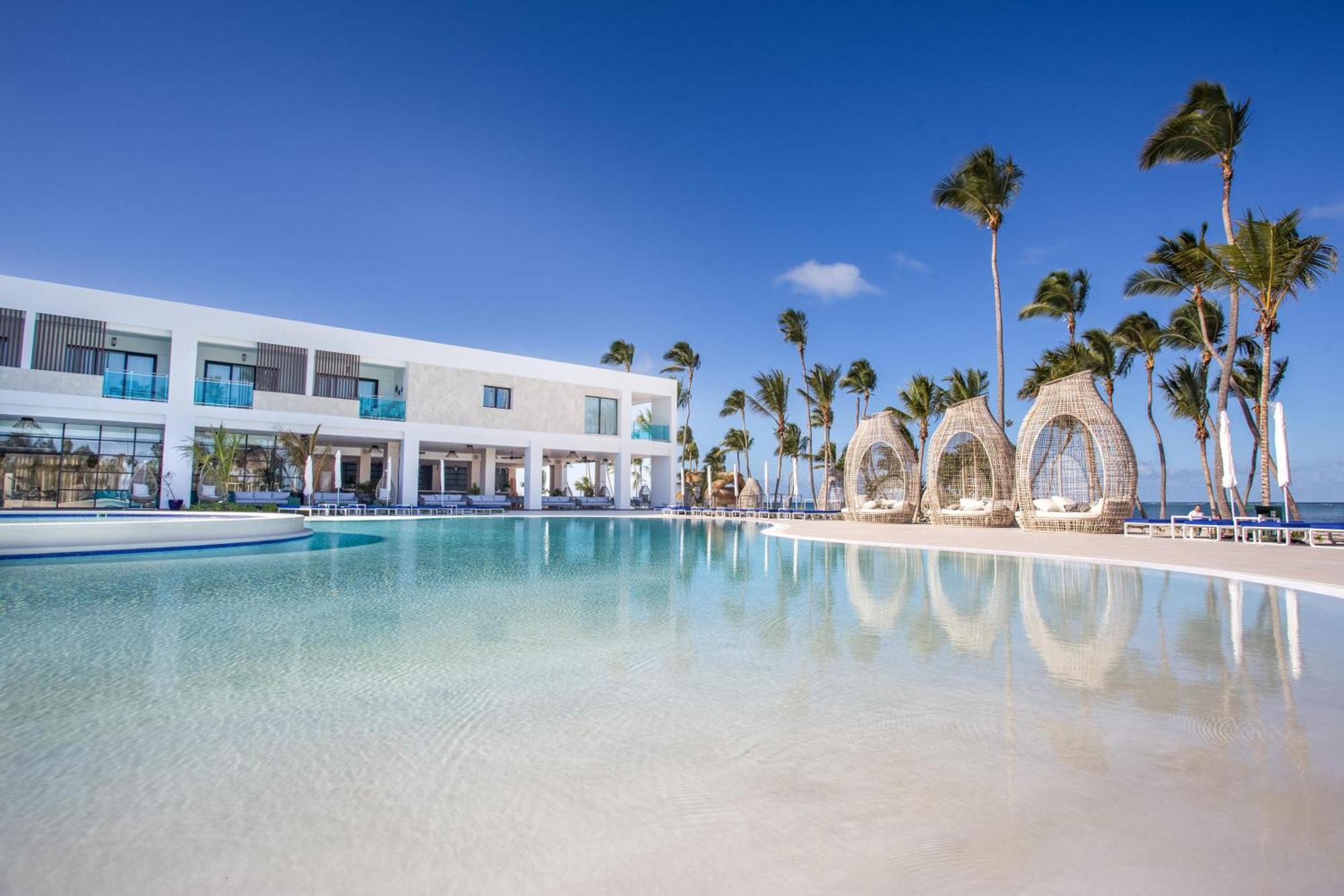 Resort Serenade &