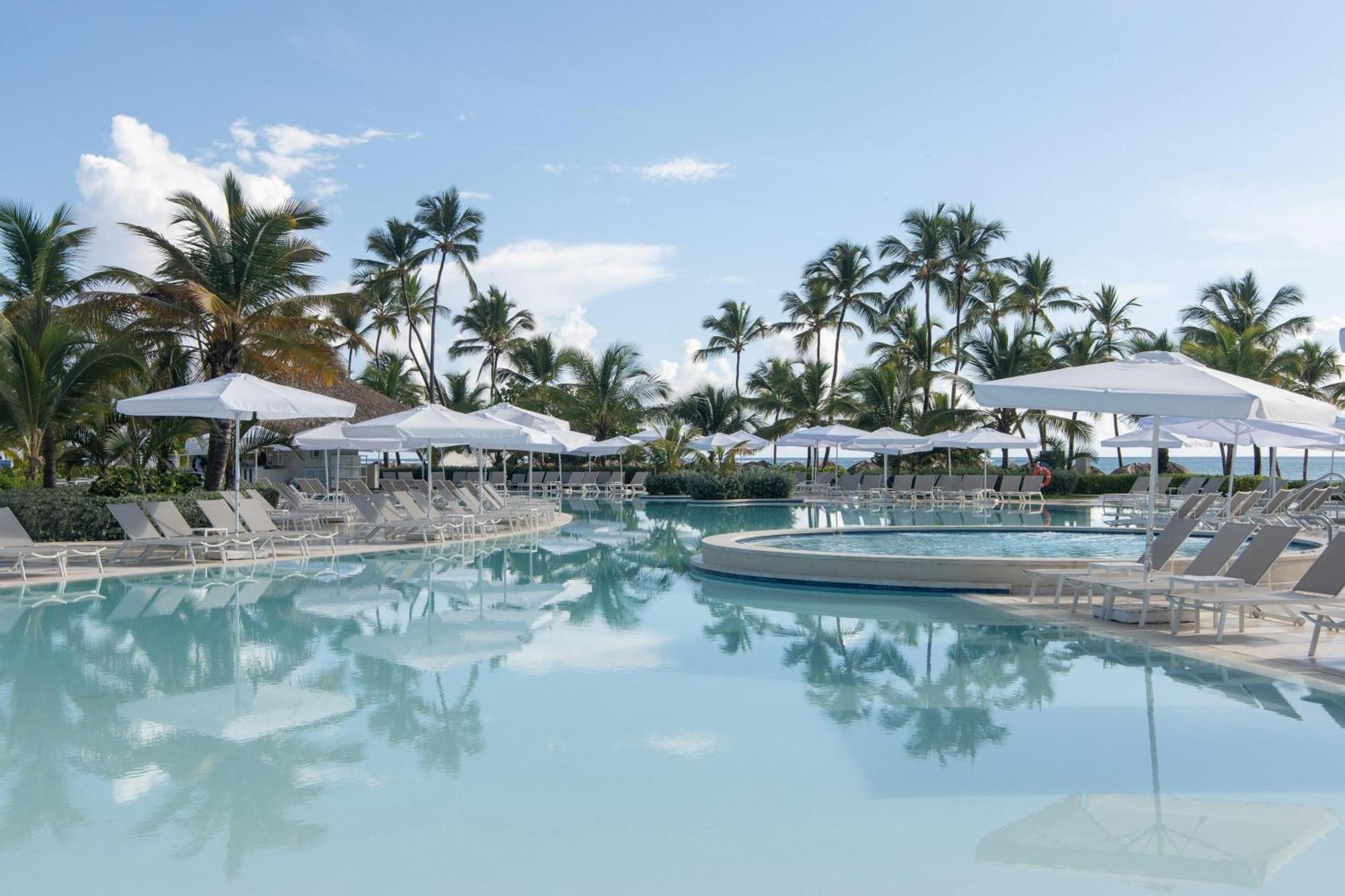 Resort Serenade &