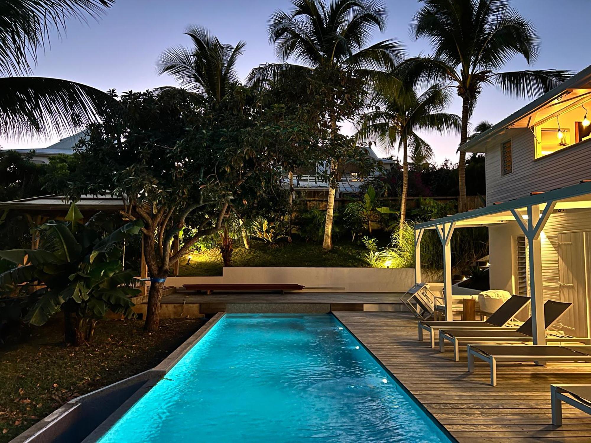 Villa - Piscine A Debordement &