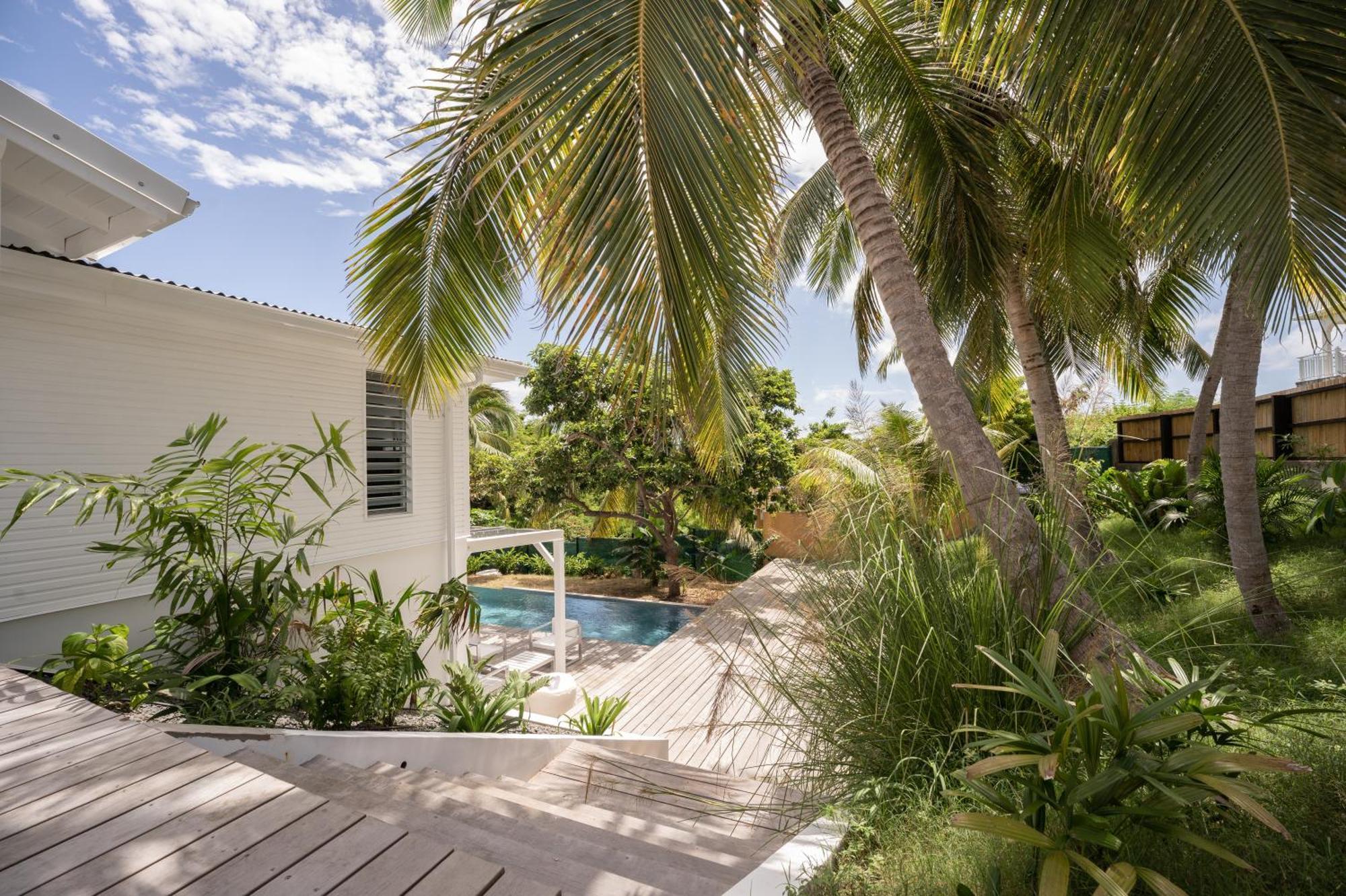 - Piscine A Debordement & Villa