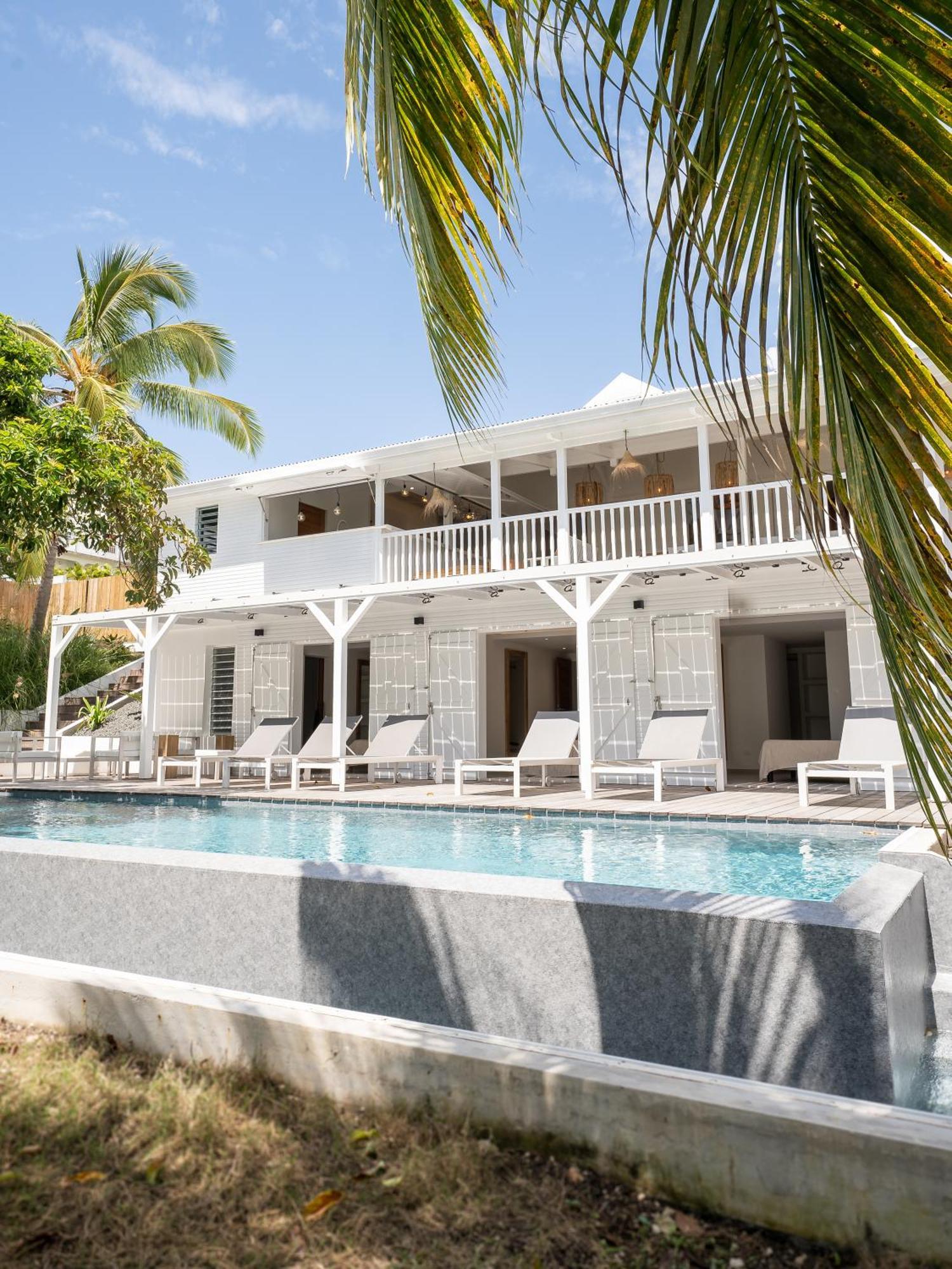Villa - Piscine A Debordement &