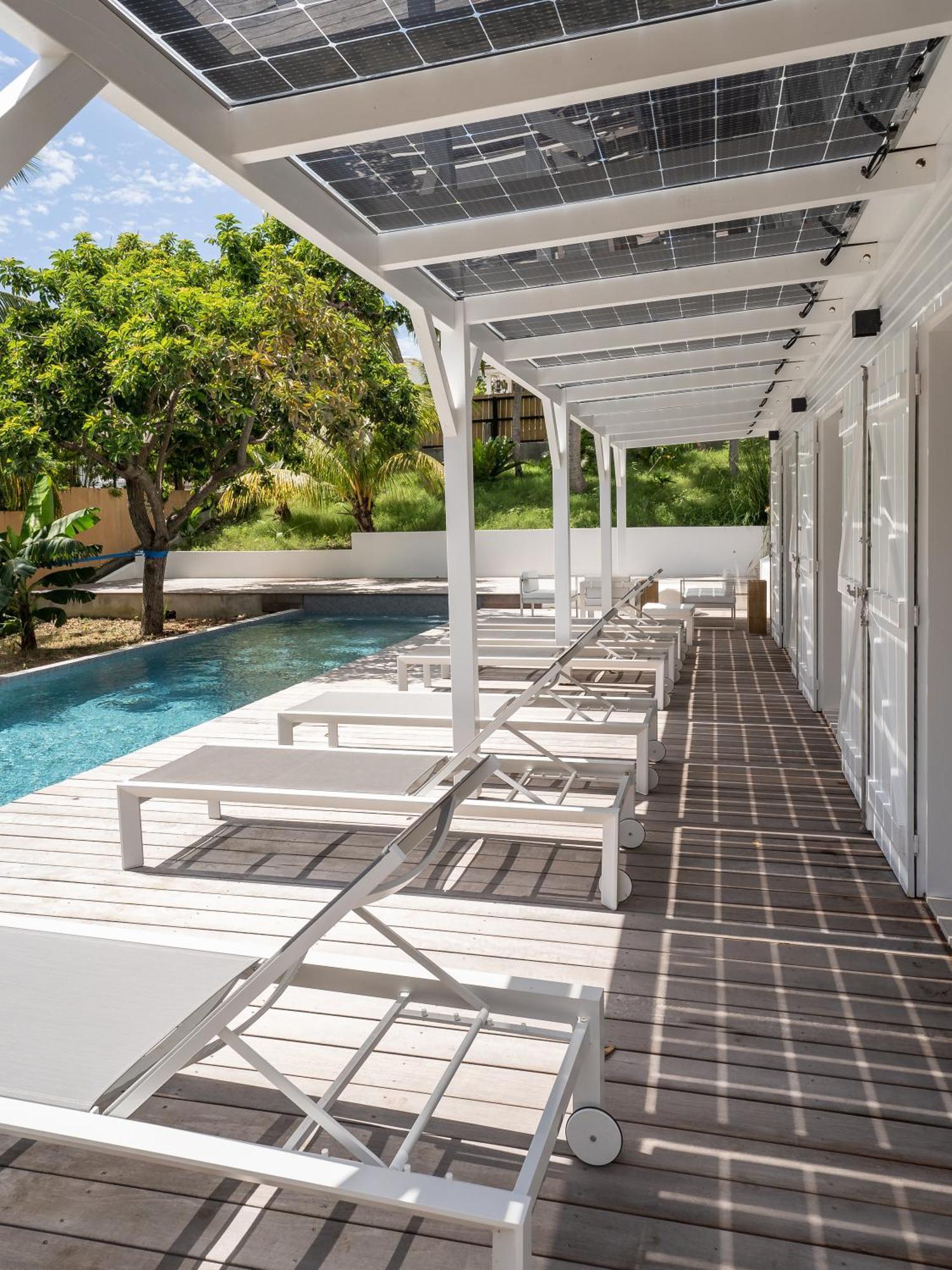 - Piscine A Debordement &