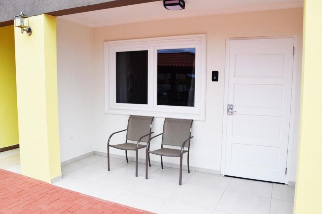 Steps To Eagle Beach #10 Apartamento